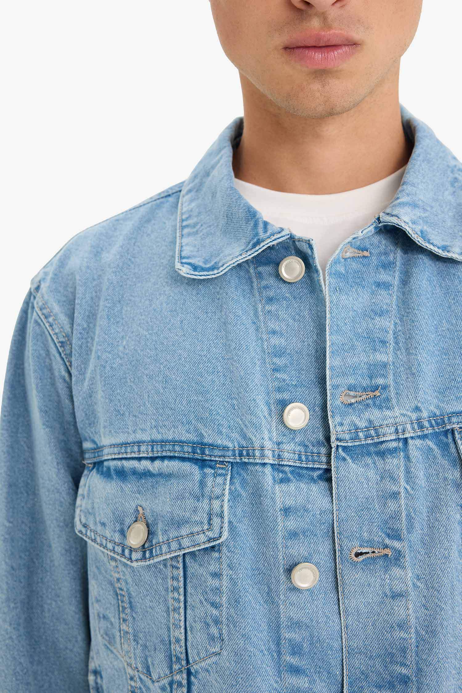 جاكيت جينز قصة عادية