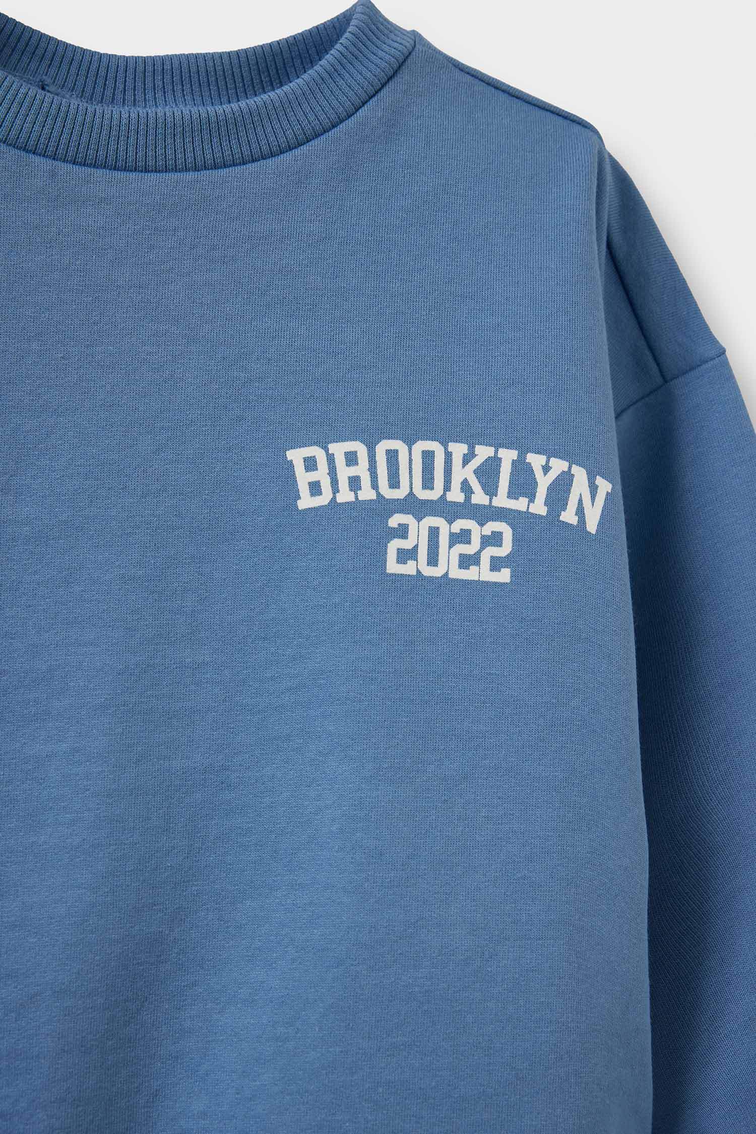 سويت شيرت ولادي بطبعة شعار قصة عادية ببطانة ناعمة - قطعتين