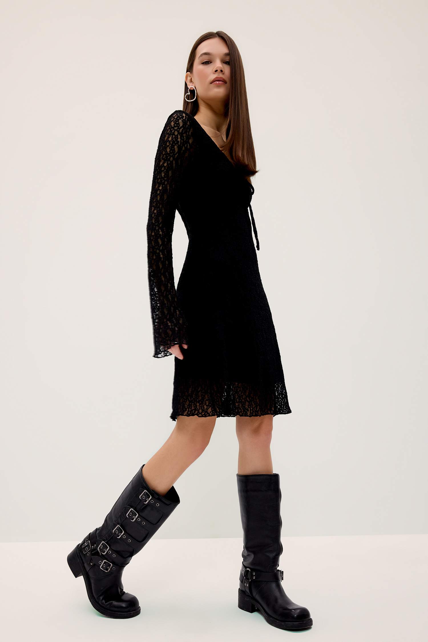 V Yaka Dantel Uzun Kollu Mini Elbise