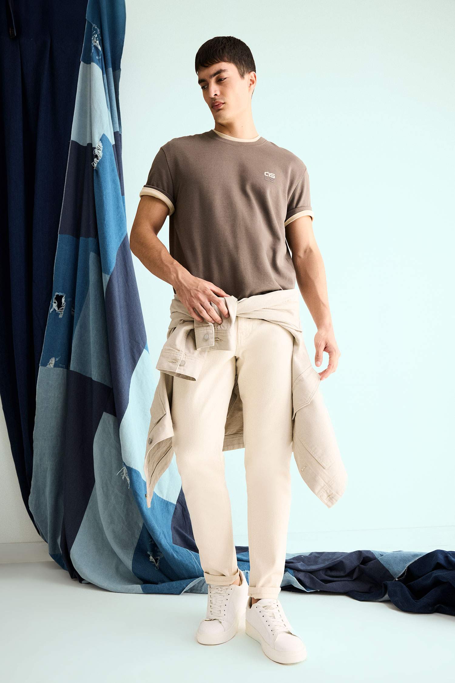 تيشيرت نص ردن مطبوع بياخة مستديرة وقصة عادية