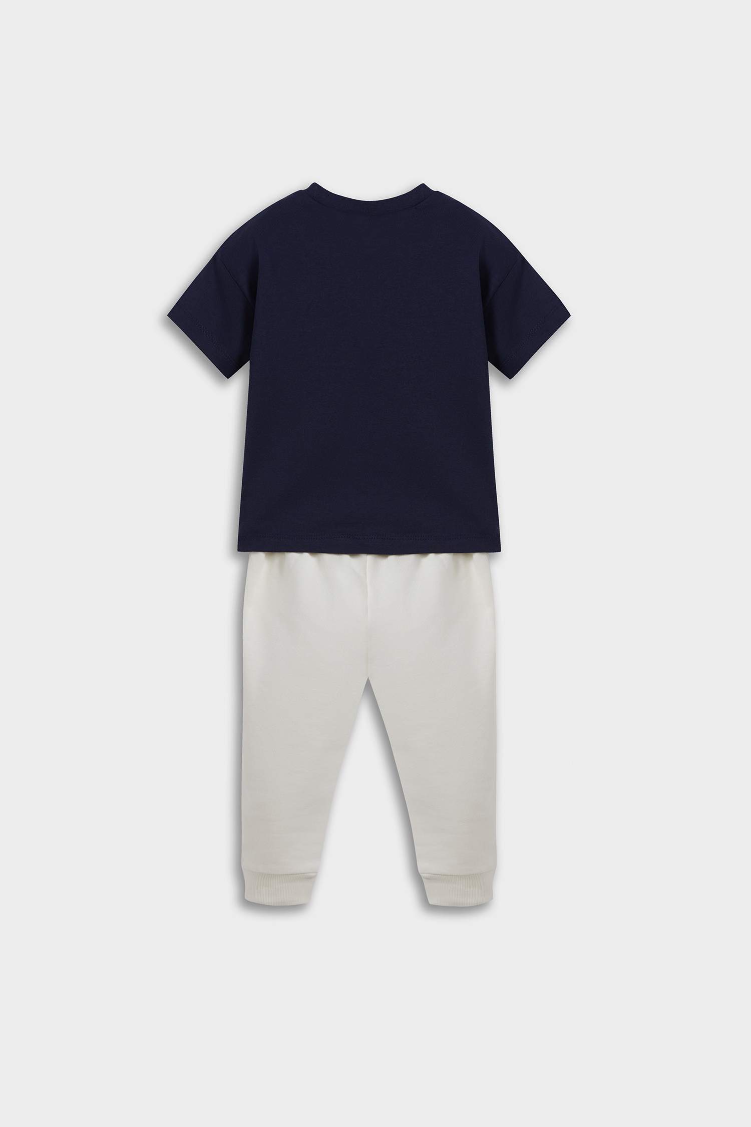 سيت بيبي ولادي تيشيرت وبنطلون بجامة بطبعة شعار قصة عادية - قطعتين