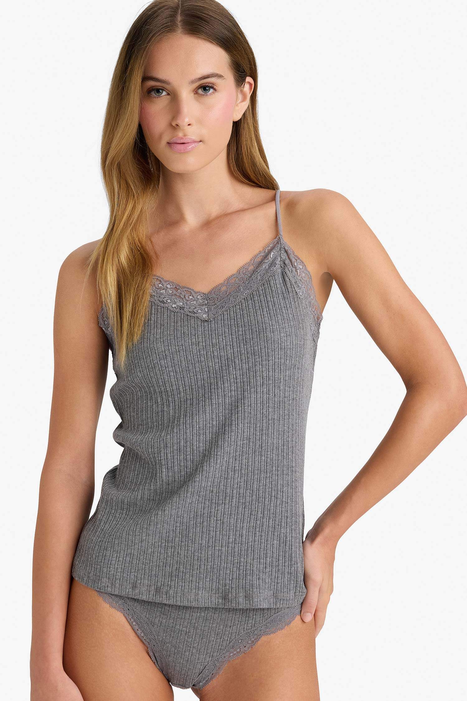 Dantel Detaylı Ribana Atlet-Fall in Love 