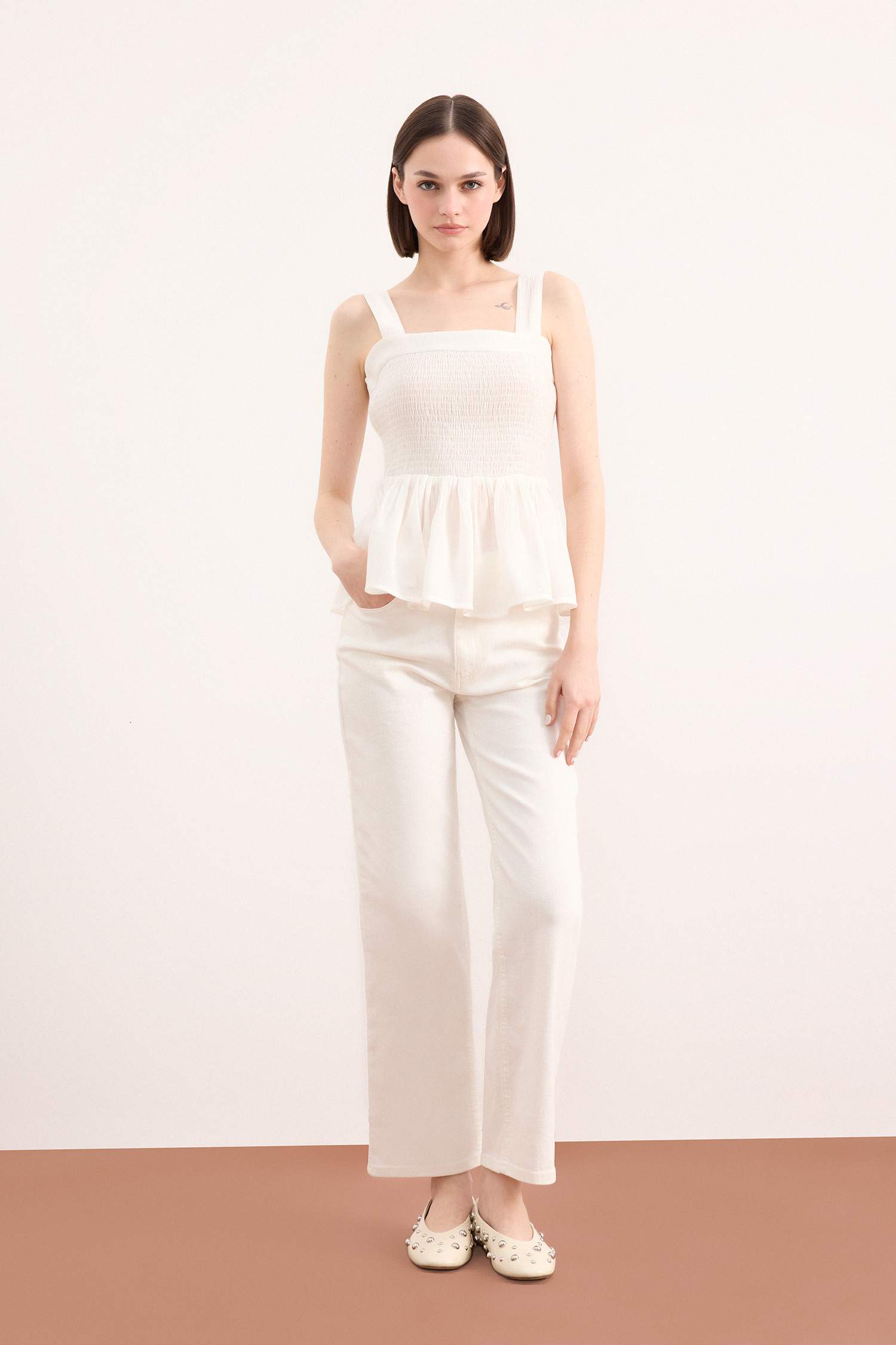 Блузка с Каре Вырезом и Тканым Узором