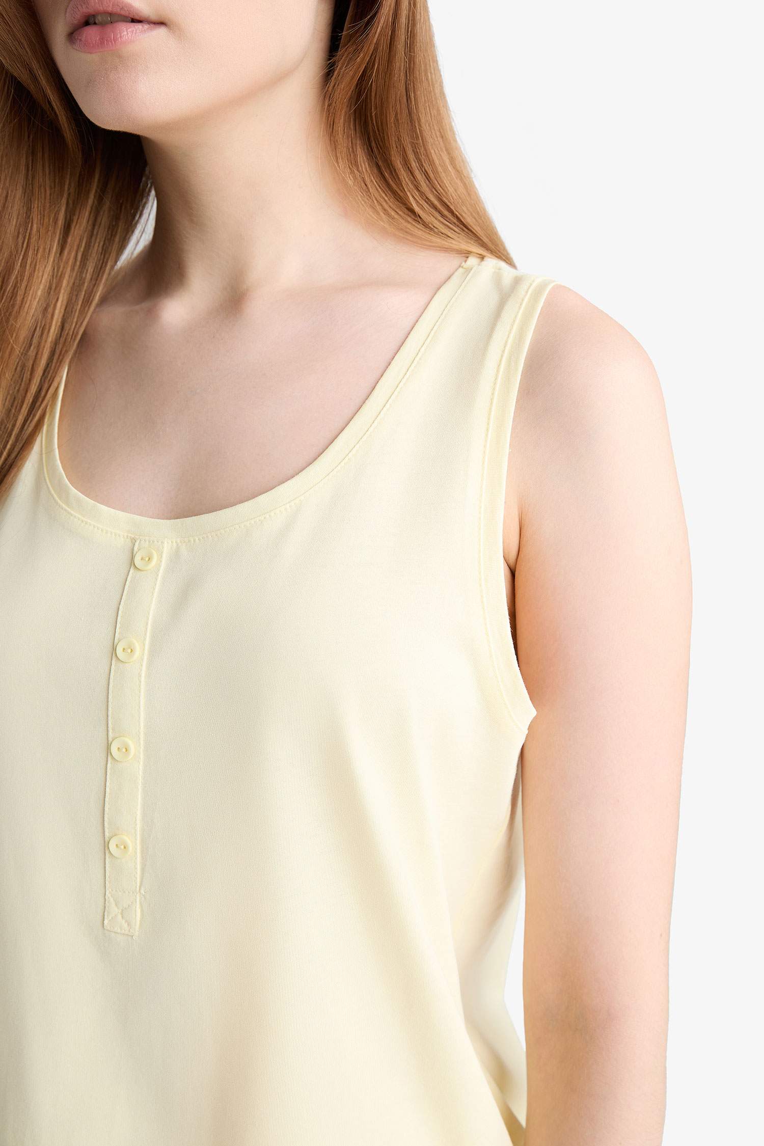 بلوزة كت قصة عادية بياخة مستديرة