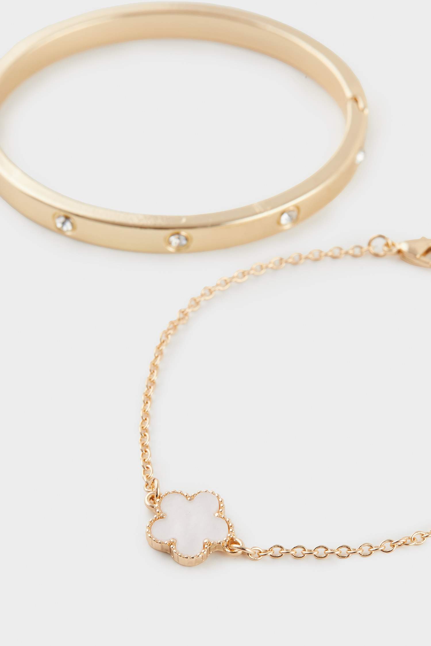 Kadın 2'li Beyaz Çiçekli Gold Bileklik