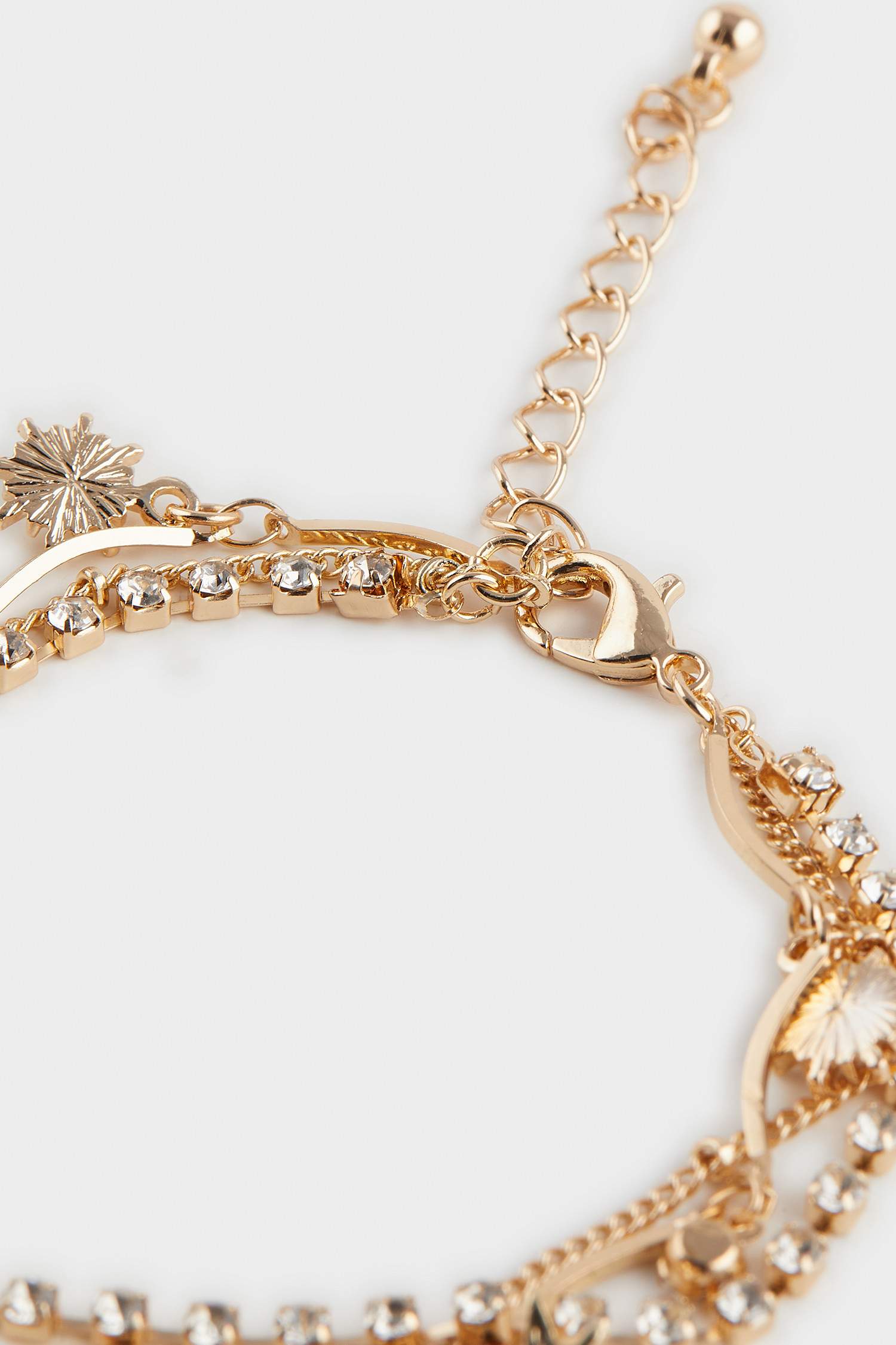 طقم من سوارين بنقش نجوم للنساء