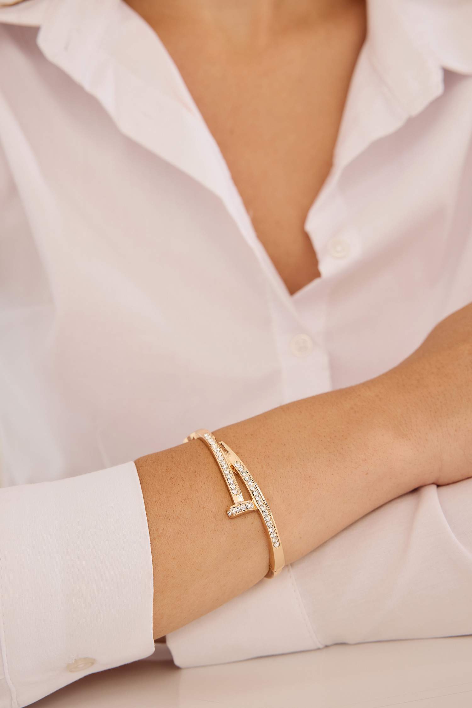 اسورة ذهبية نسائية