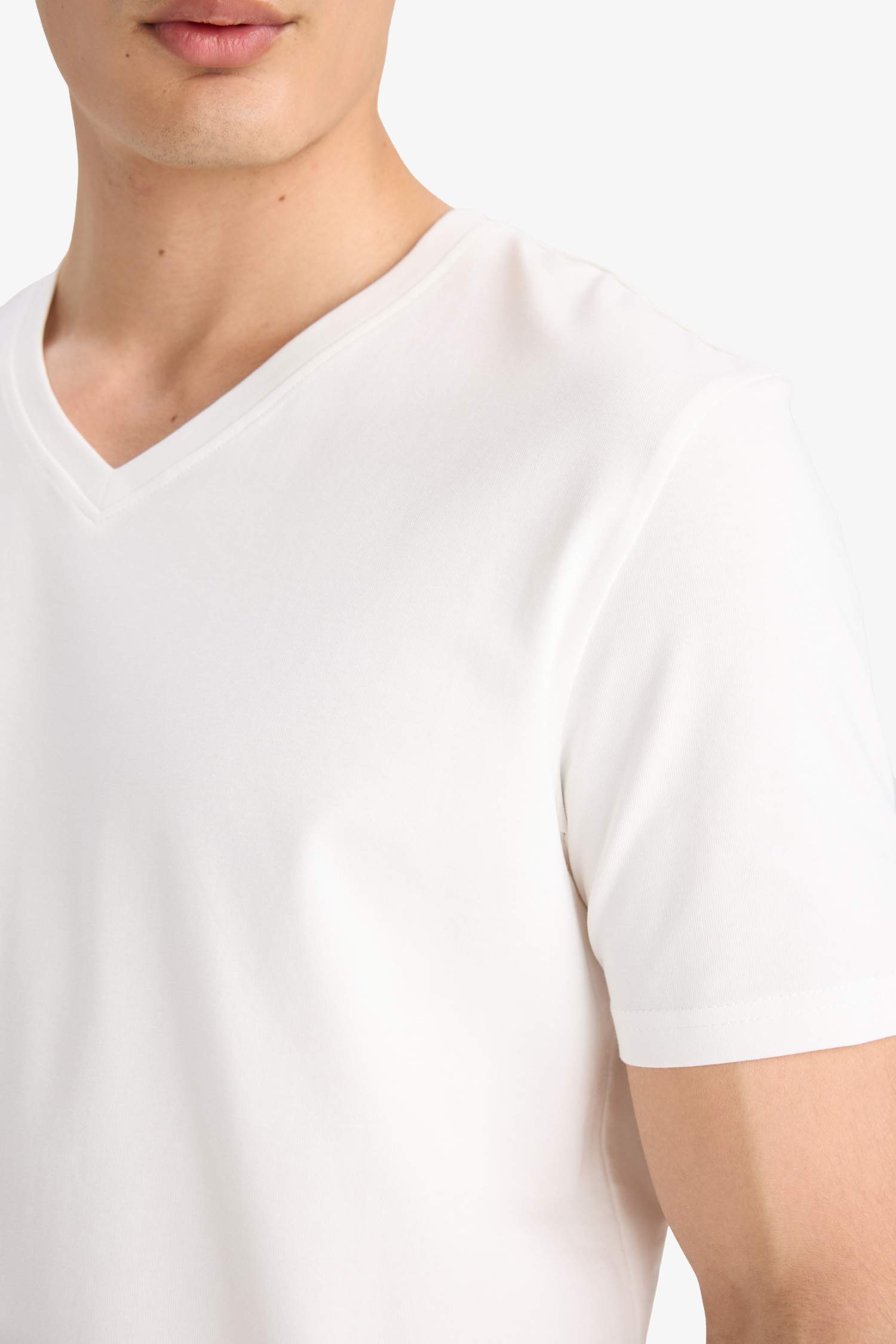 v жаға Қысқа жеңді футболка