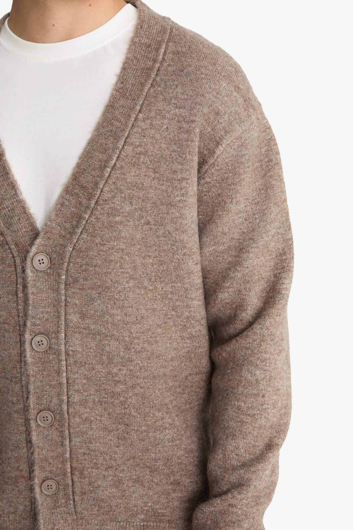 كارديجان تريكو قصة مريحة بياقة V