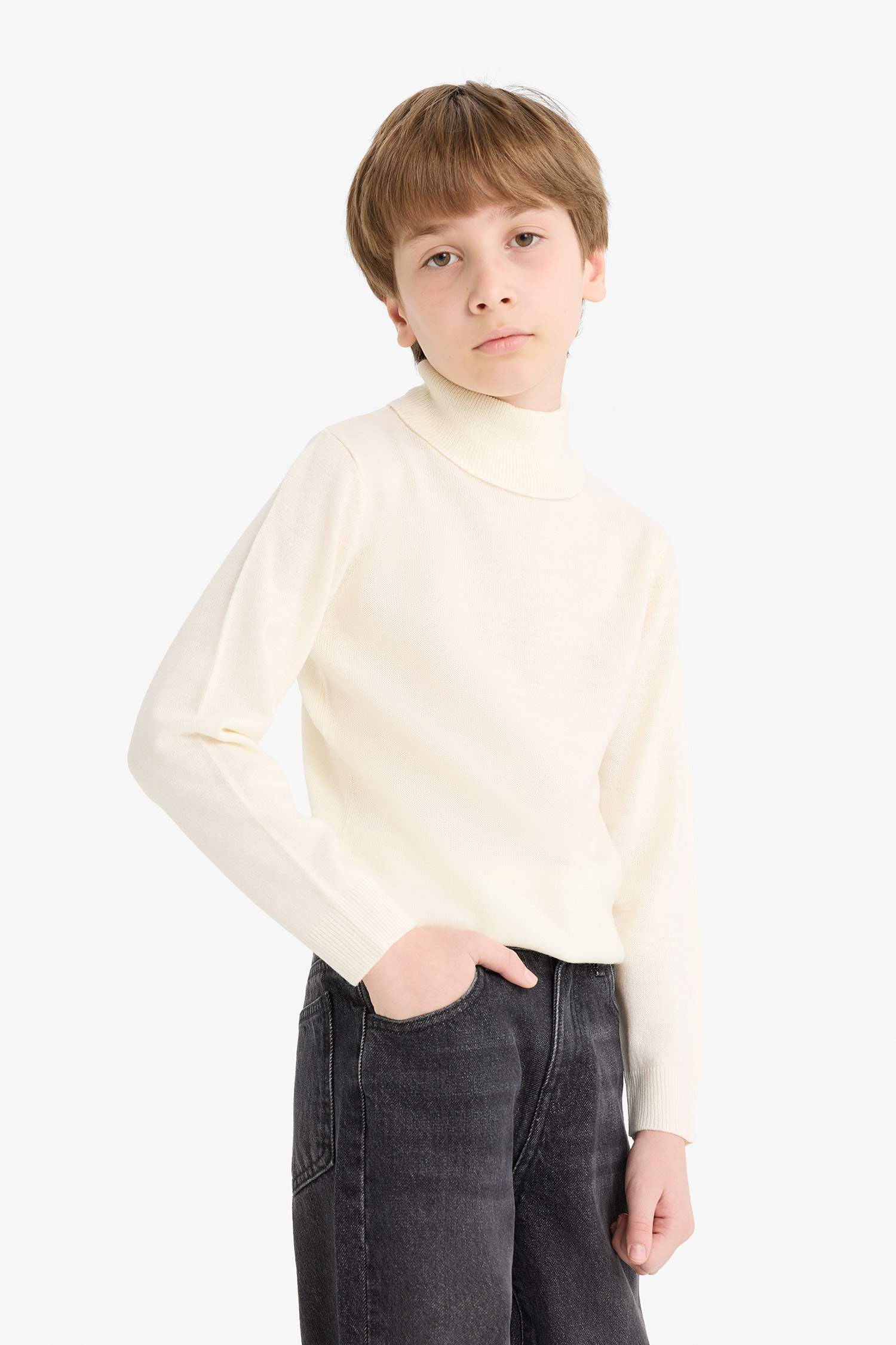 Мальчик, полу-гольф свитер