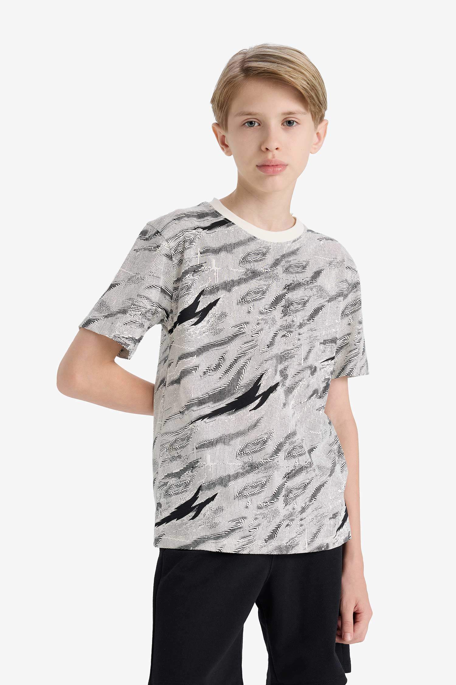 تيشيرت ولادي نص ردن قصة عادية بياخة مستديرة