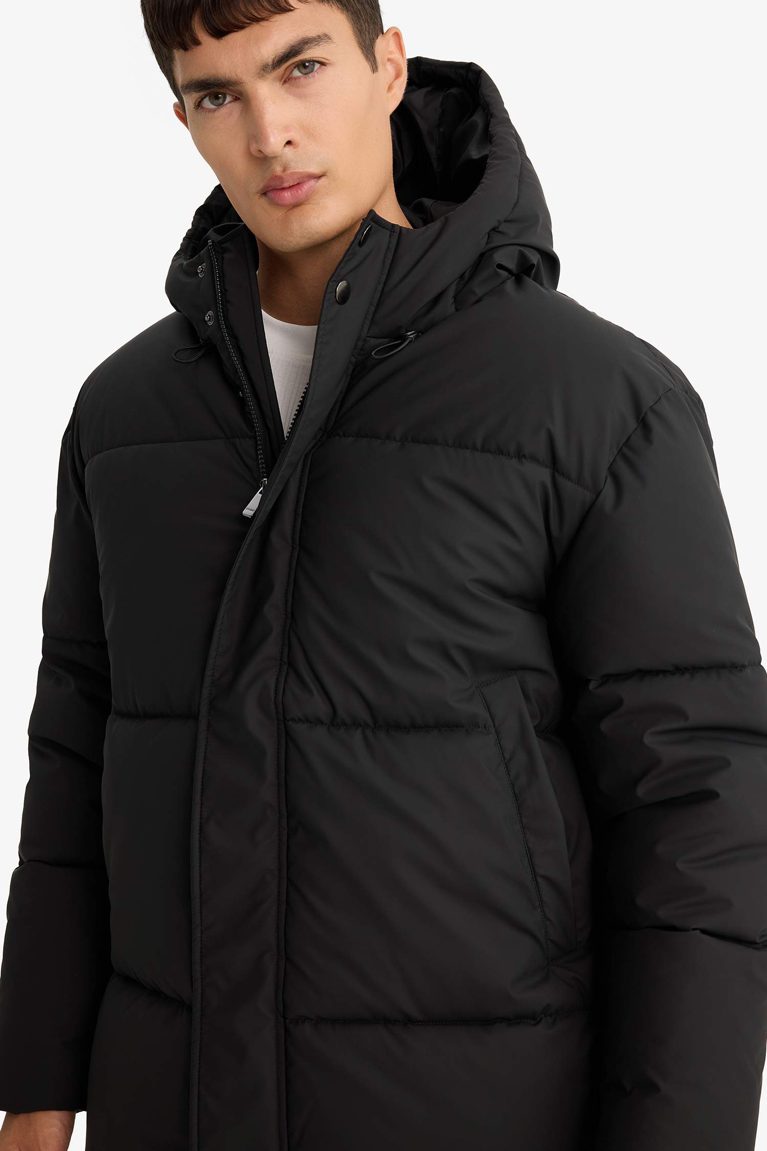 Su İtici Regular Fit Kapüşonlu Cepli Astarlı Rüzgar Geçirmez Fermuarlı Dolgulu Parka