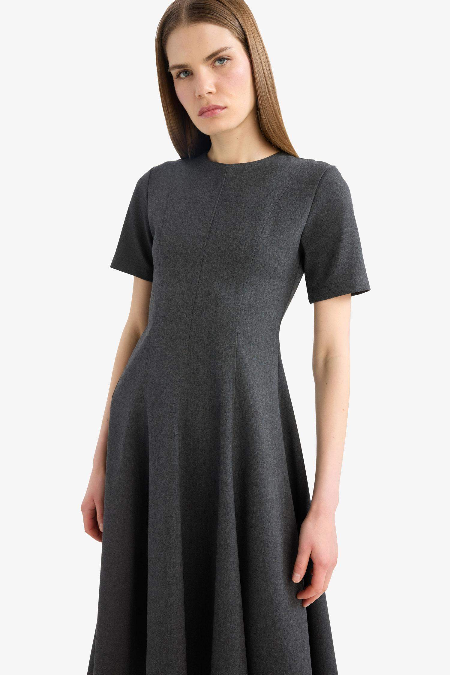 Bisiklet Yaka Basic Düz Kısa Kollu Midi Yazlık Elbise