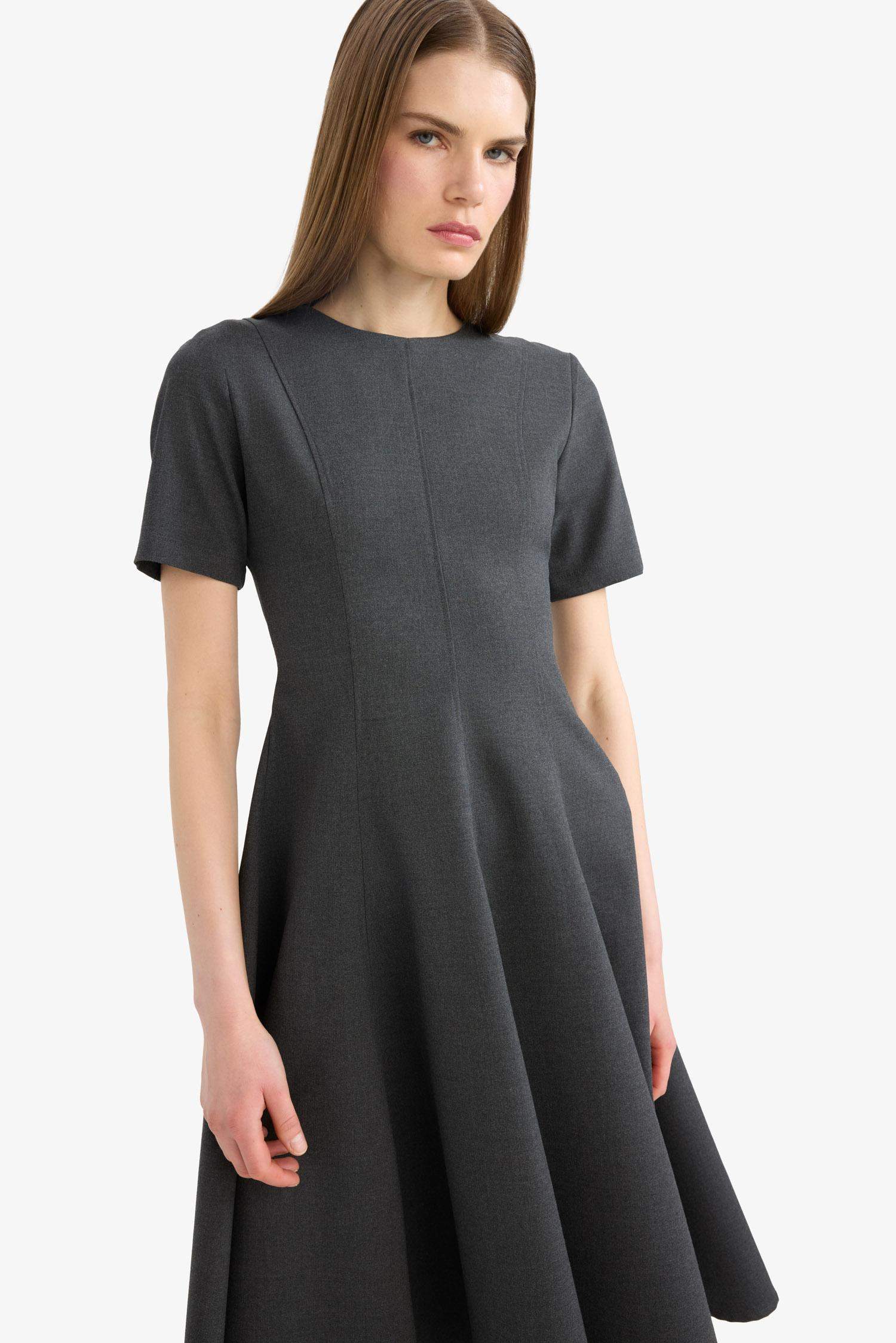 Bisiklet Yaka Basic Düz Kısa Kollu Midi Yazlık Elbise