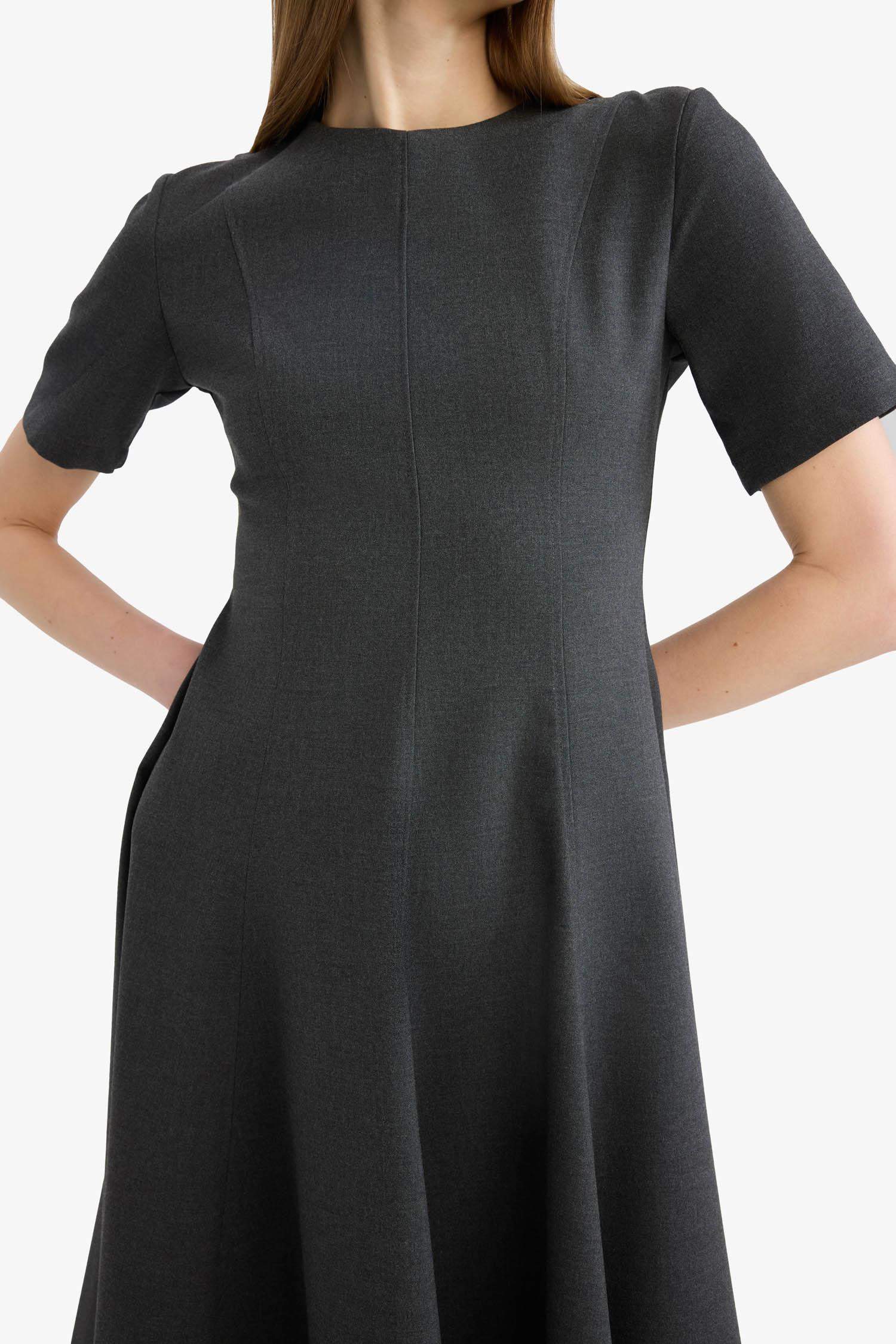 Bisiklet Yaka Basic Düz Kısa Kollu Midi Yazlık Elbise