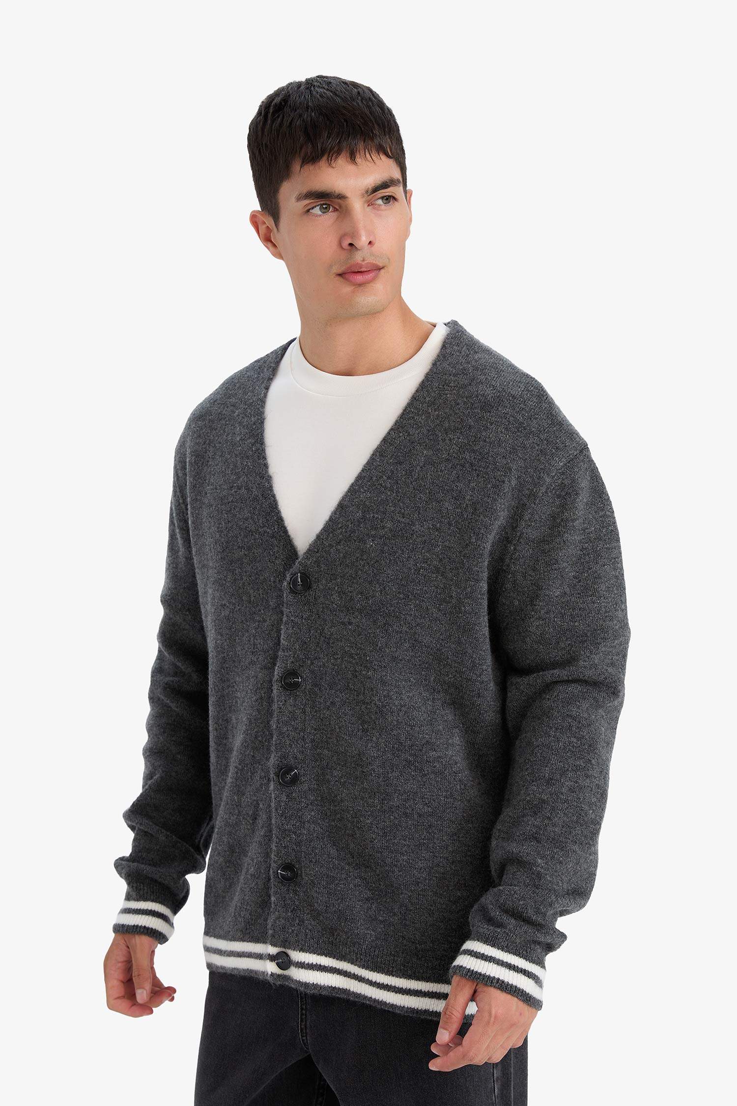 سترة تريكو قصة مريحة بياقة V