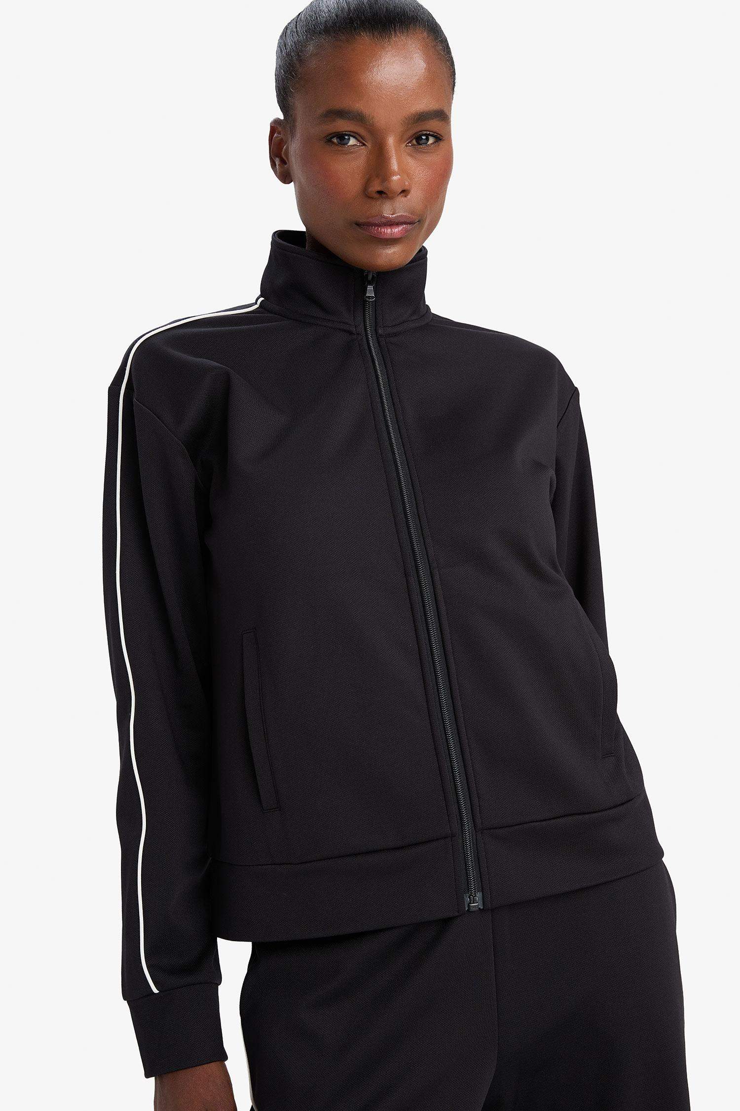 كارديجان رياضي قصة عادية بياقة عالية وبطانة ناعمة من DeFactoFit