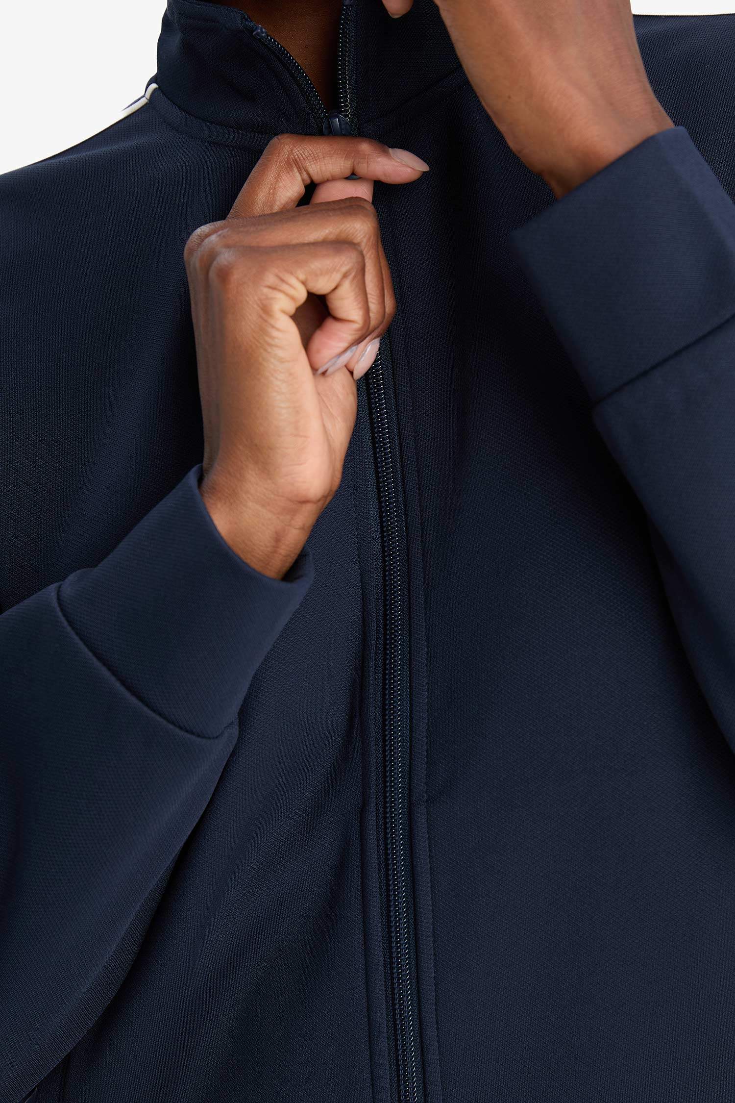 DeFactoFit Slim Fit Dar Kesim Dik Yaka İçi Yumuşak Tüylü Fermuarlı Hırka 