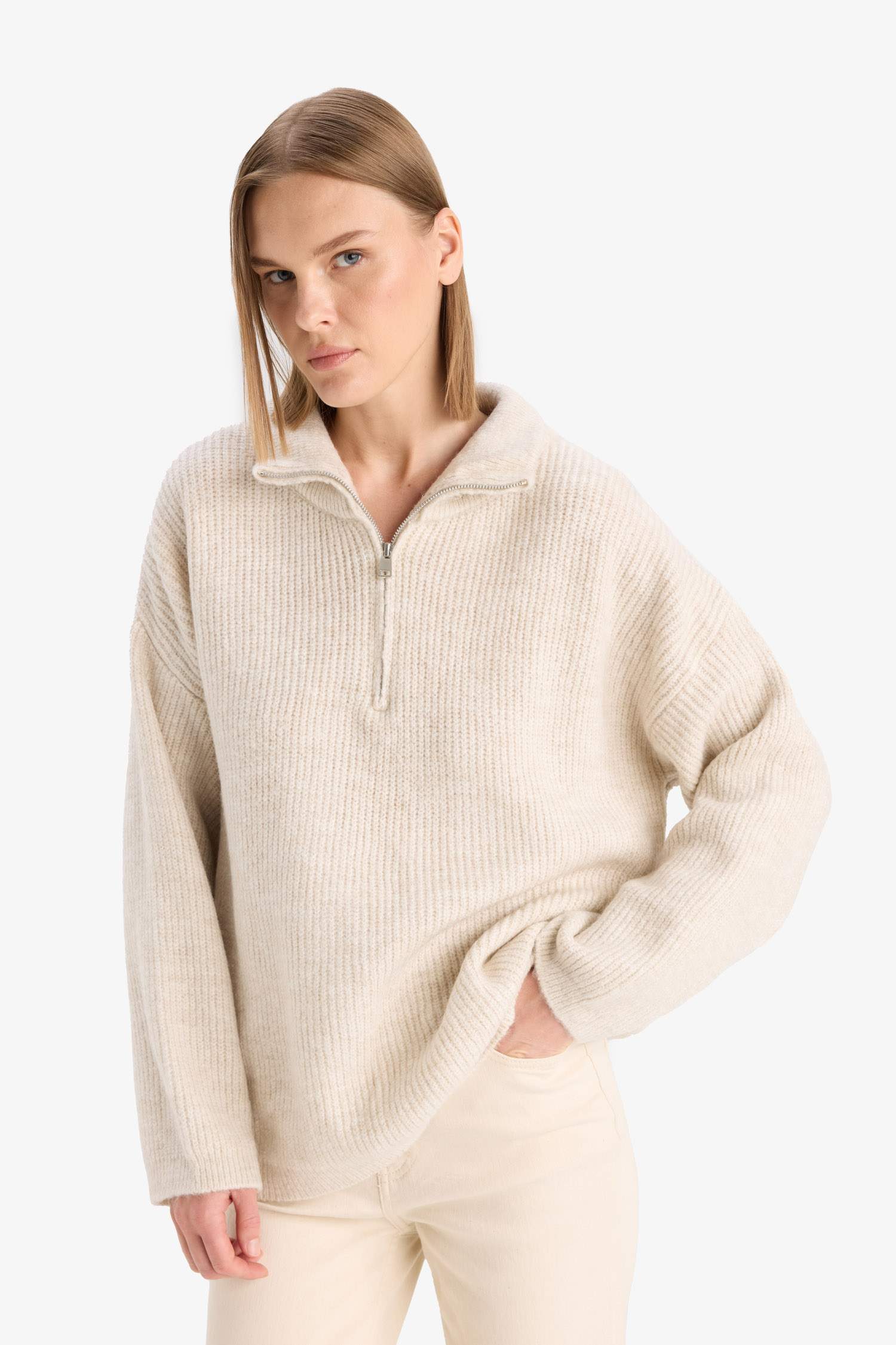 بلوز تريكو قصة مريحة وياخة عالية بسحاب