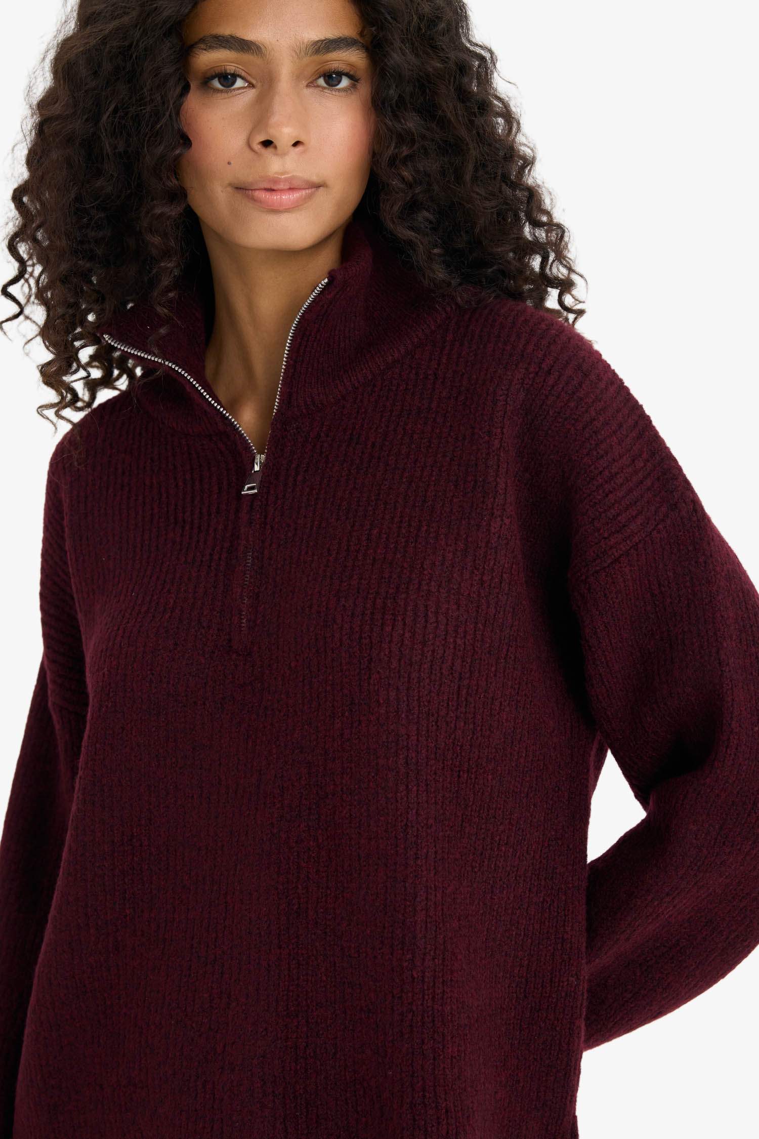 بلوز تريكو قصة مريحة وياخة عالية بسحاب