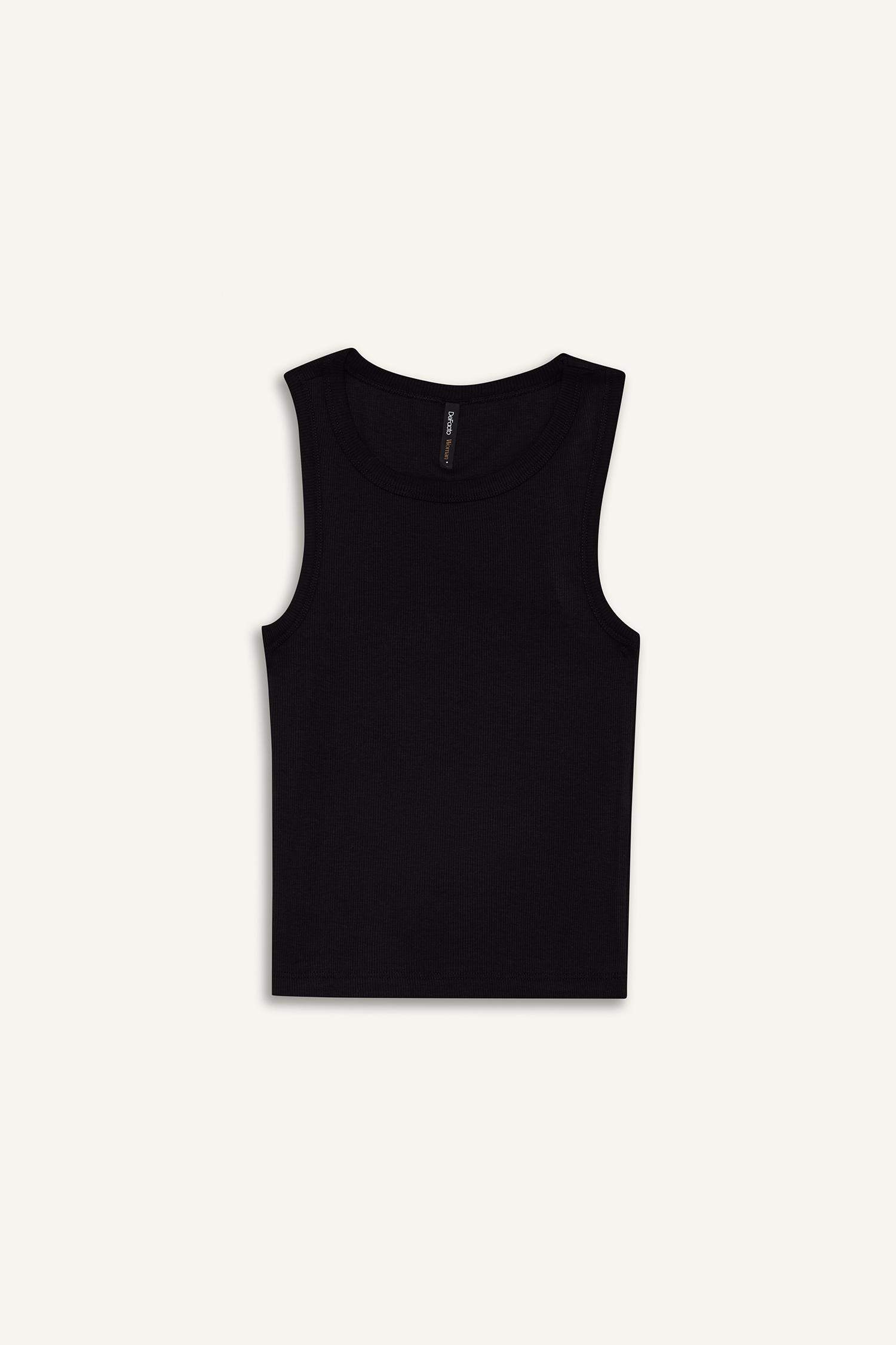 توب سليم فيت مضلعة برقبة ريسر هالتر