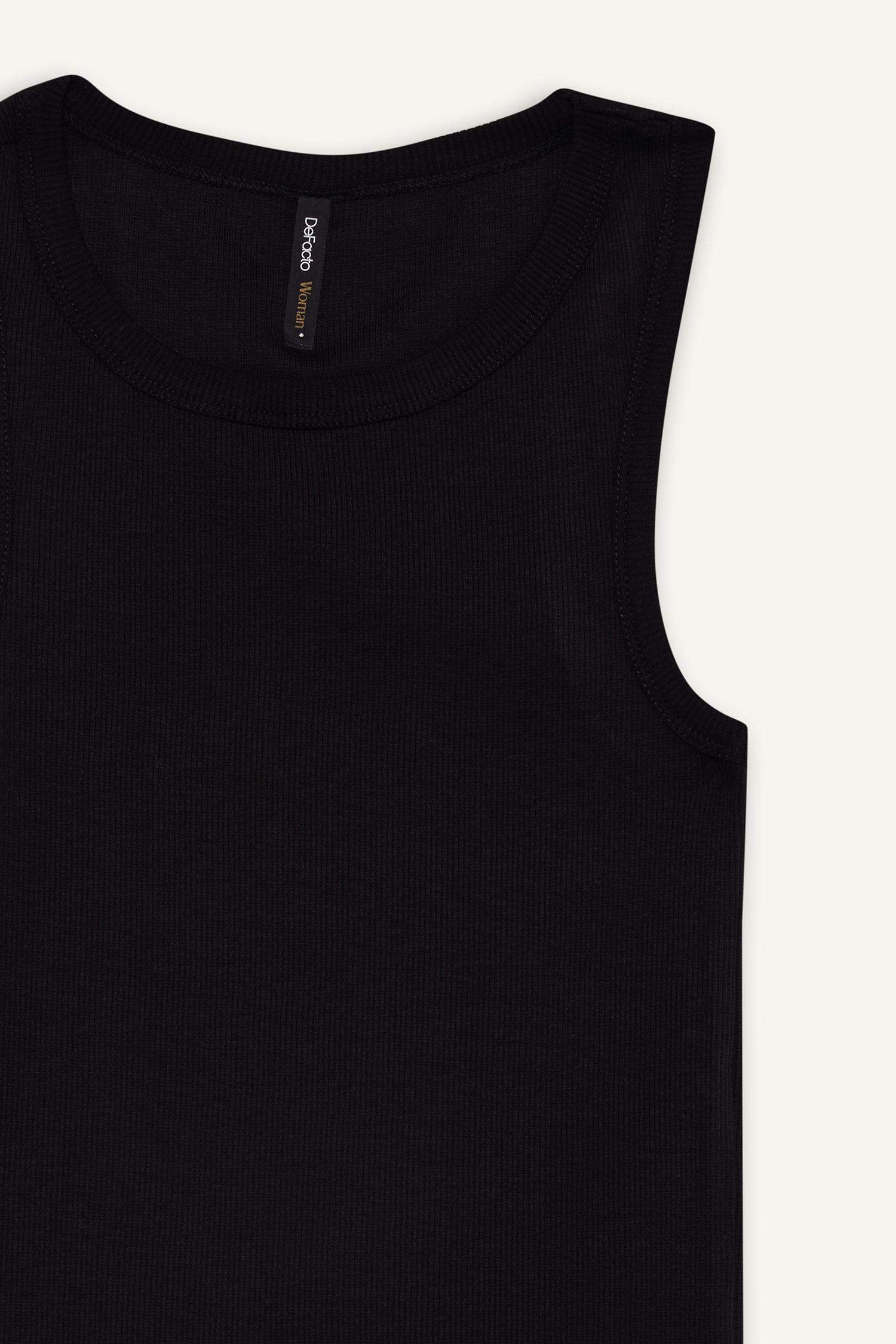 توب سليم فيت مضلعة برقبة ريسر هالتر