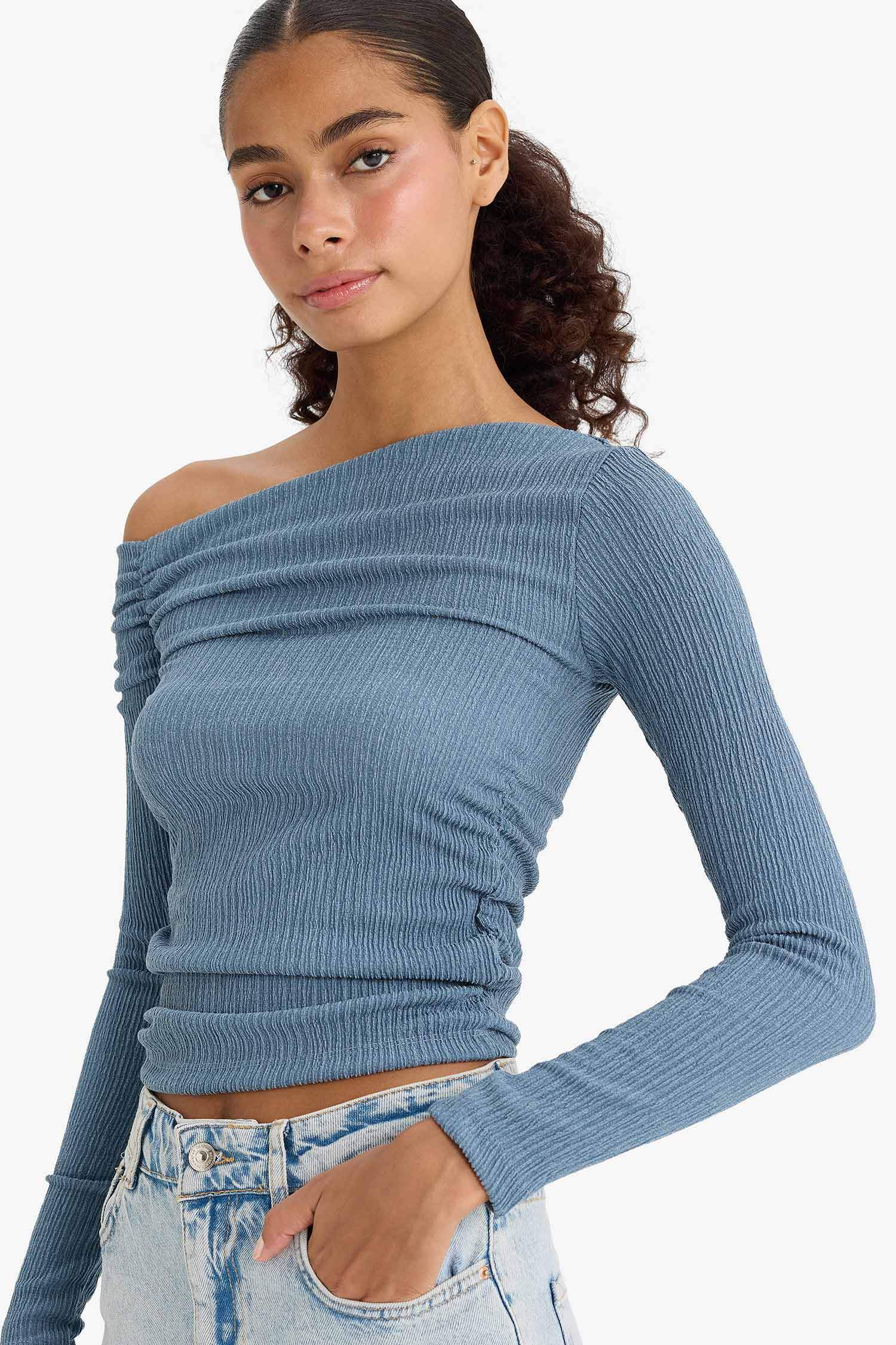 بلوزة ردن طويل مضلع سليم فيت بكتف واحد