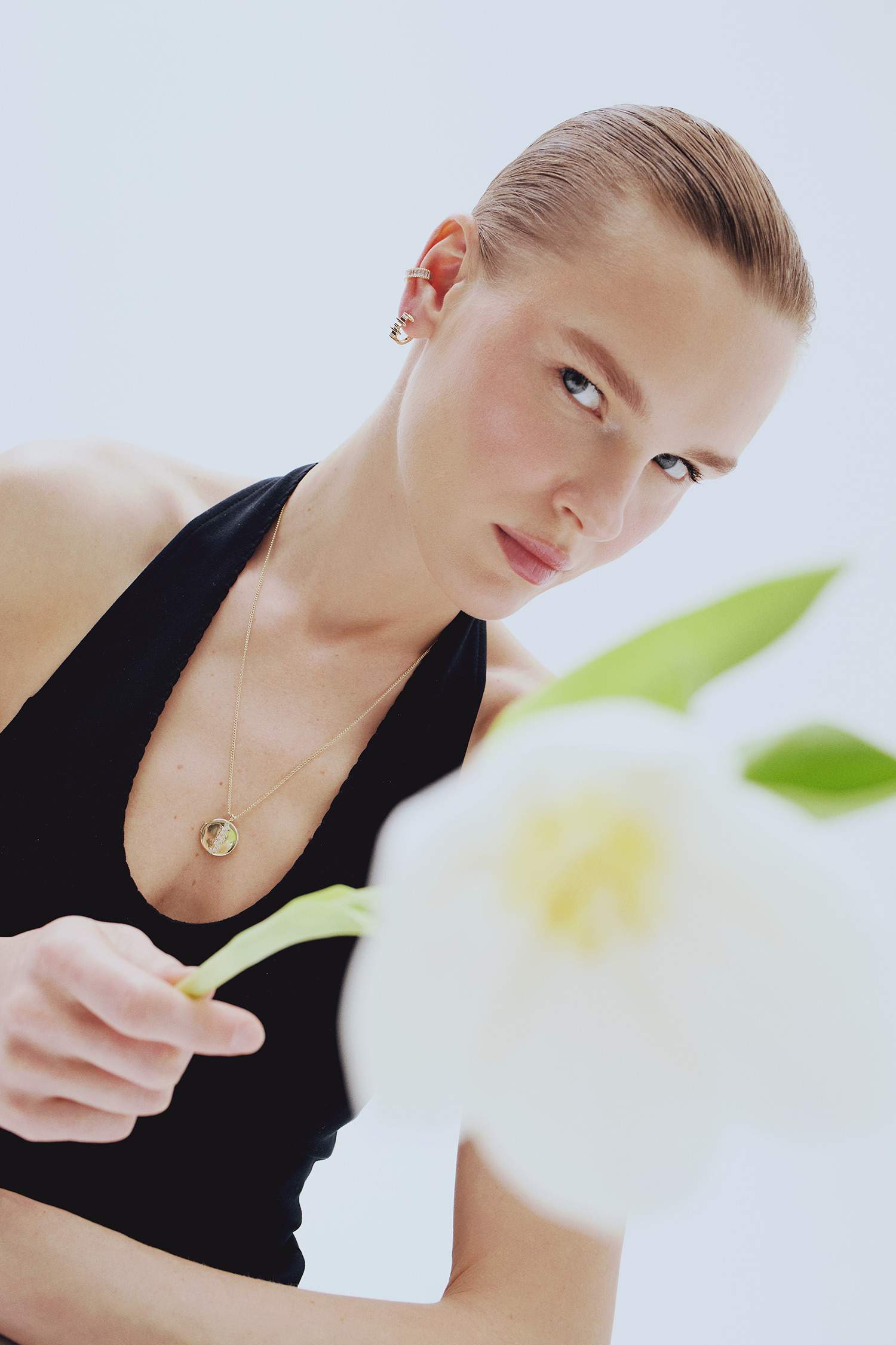 Reis x DeFacto 14 Ayar Altın Kaplama Queen Parla Kadın Yuvarlak Fotoğraf Çerçeveli Gold Kolye