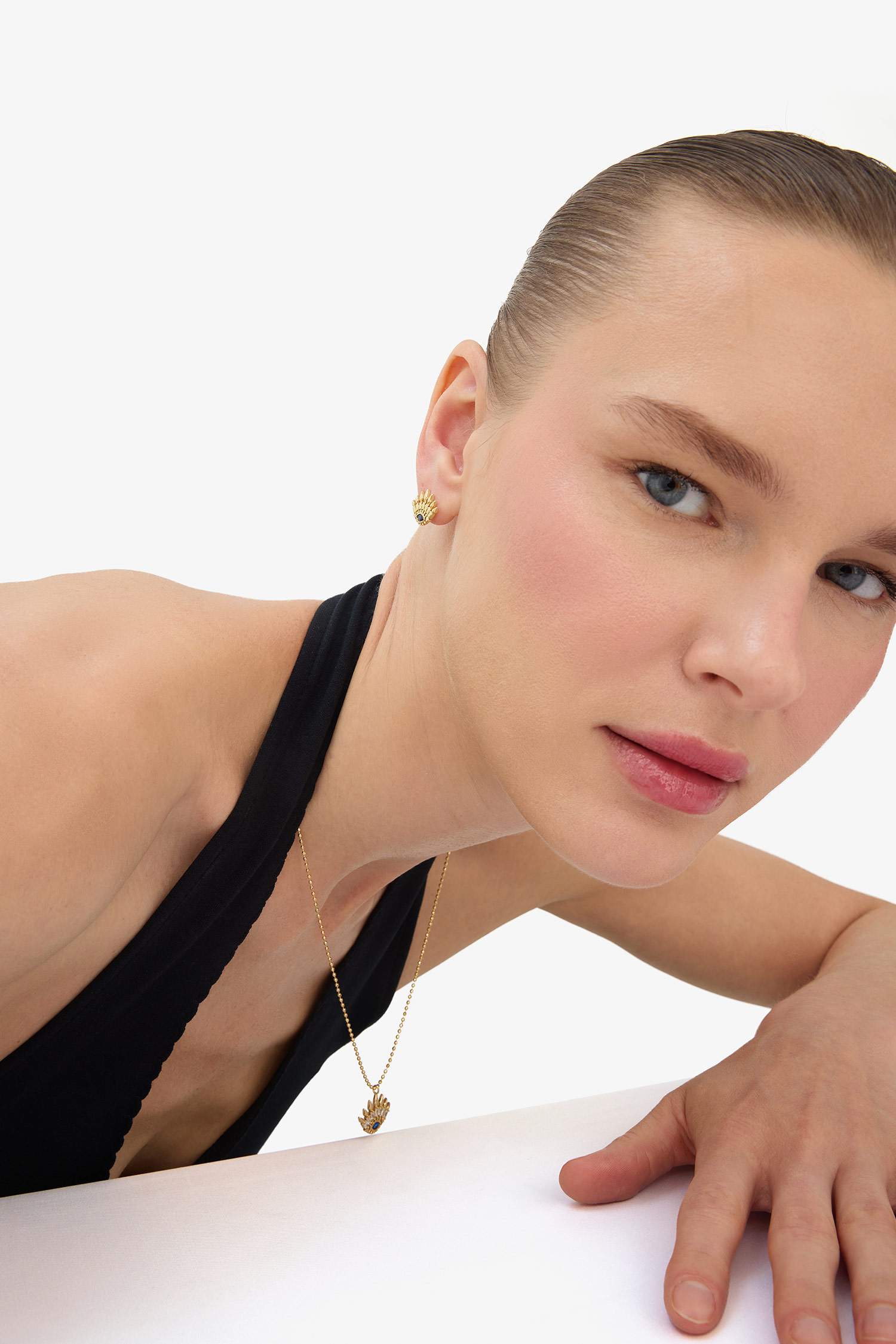 سيت قلادة وتراجي نسائي ذهبي - قطعتين من Reis x DeFacto