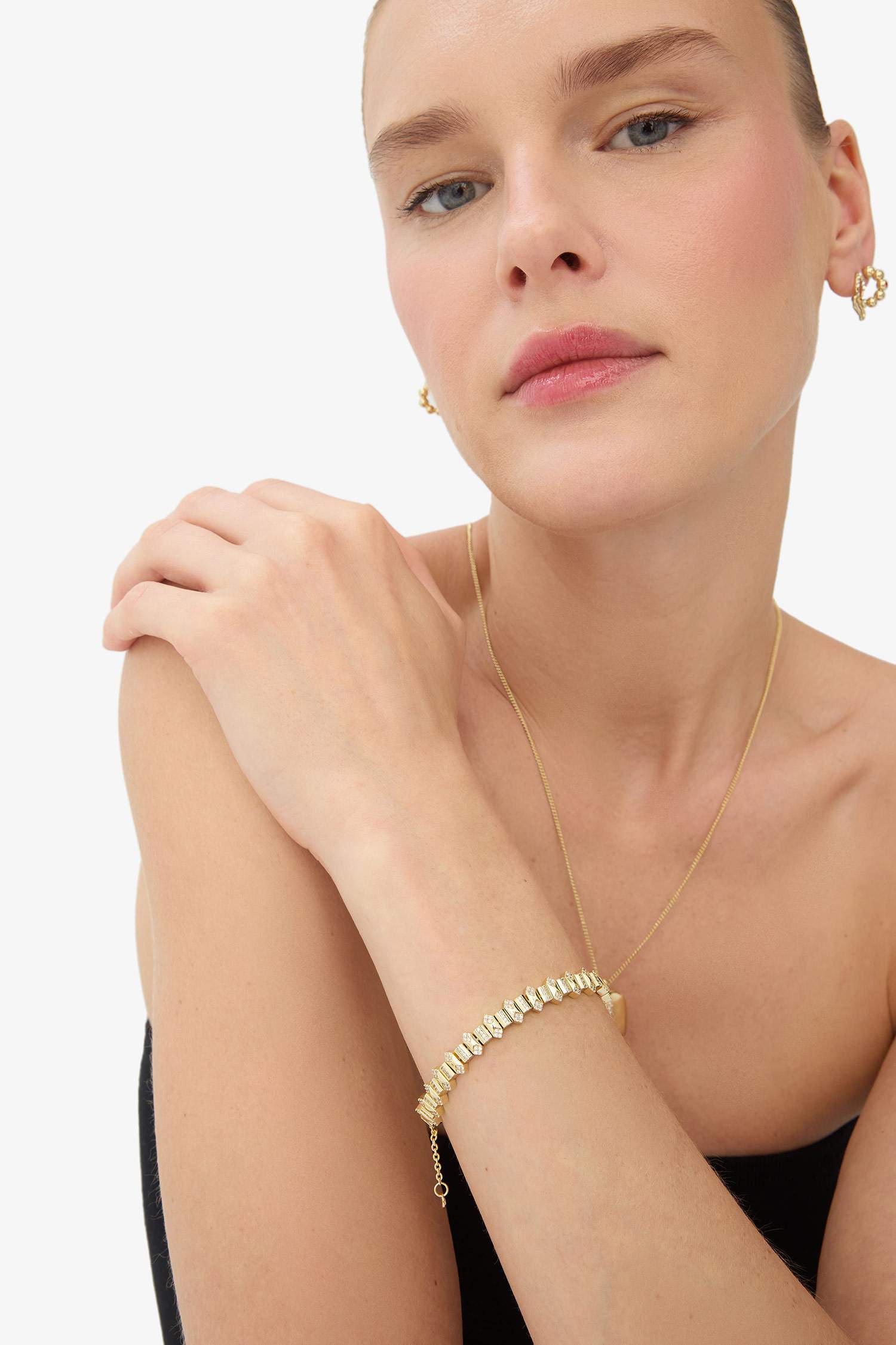 سوار نسائي ذهبي من Reis x DeFacto