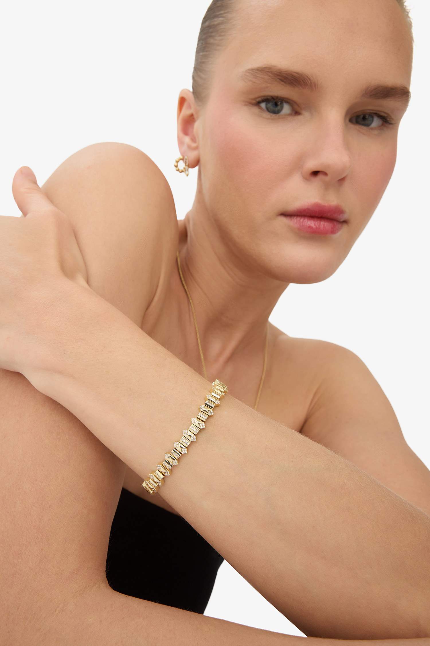 سوار نسائي ذهبي من Reis x DeFacto