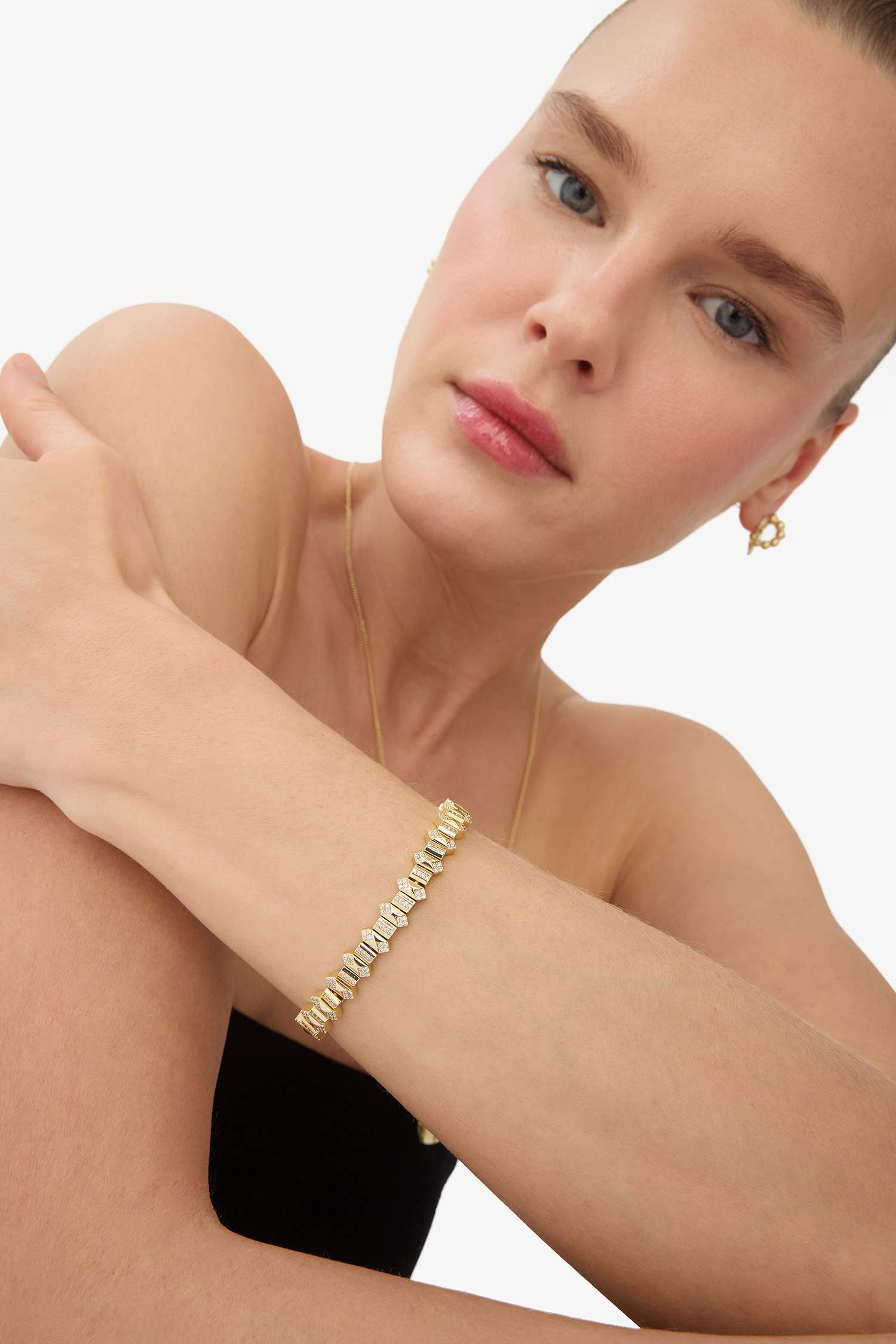 سوار نسائي ذهبي من Reis x DeFacto