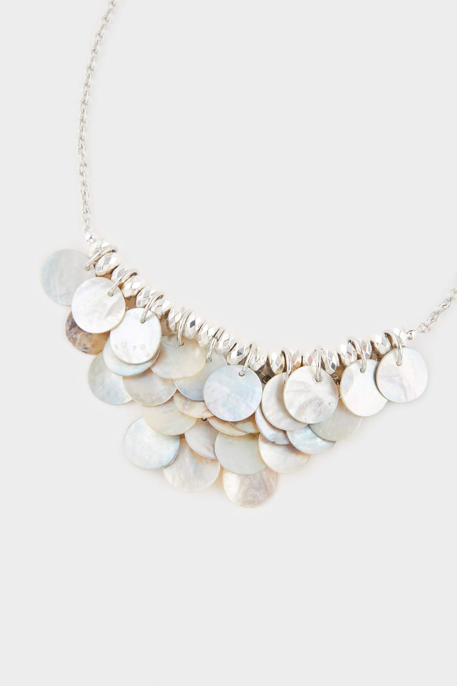 سيت تراجي وقلادة نسائي فضي - قطعتين