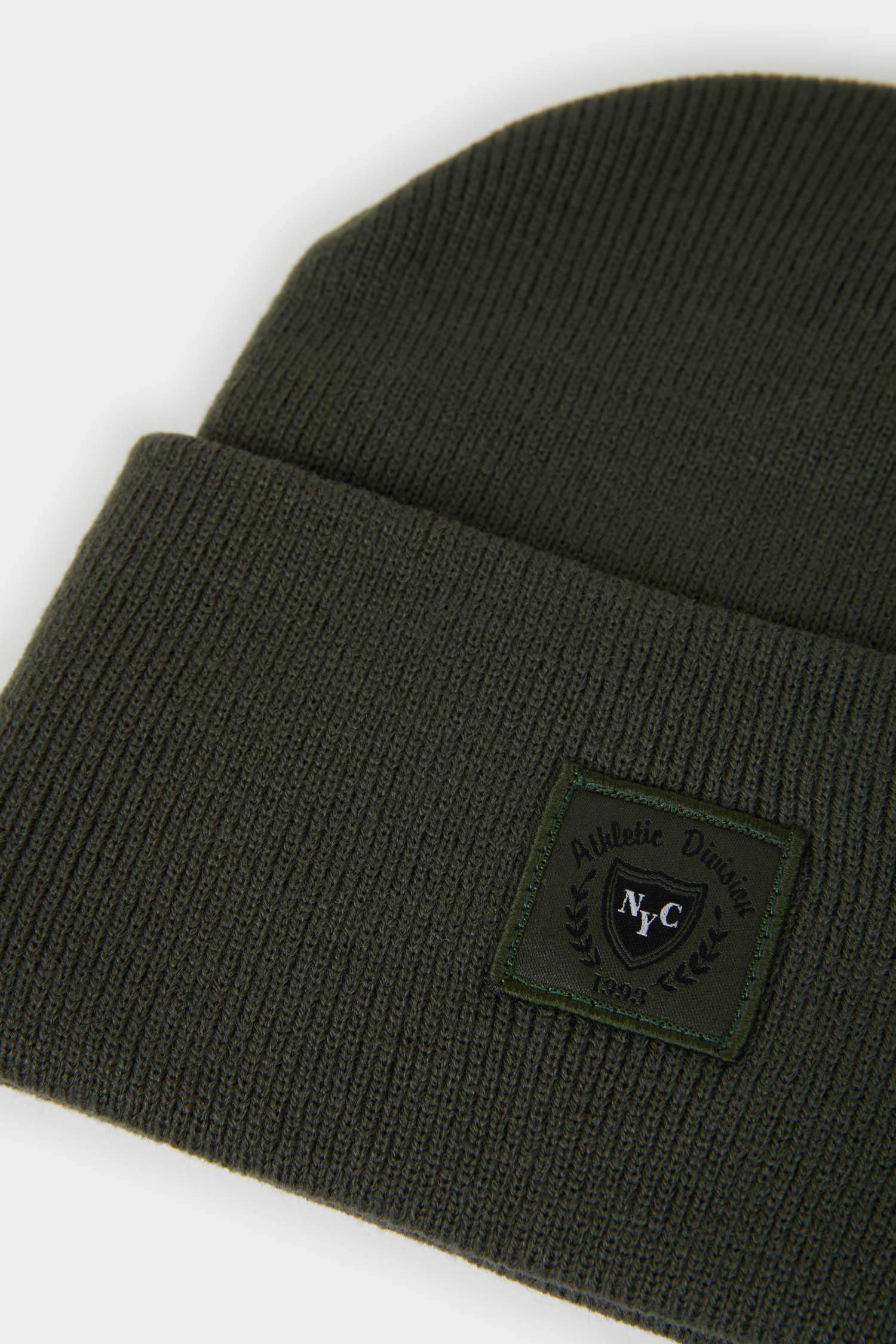 Man Woven Labeled Knit Beanie