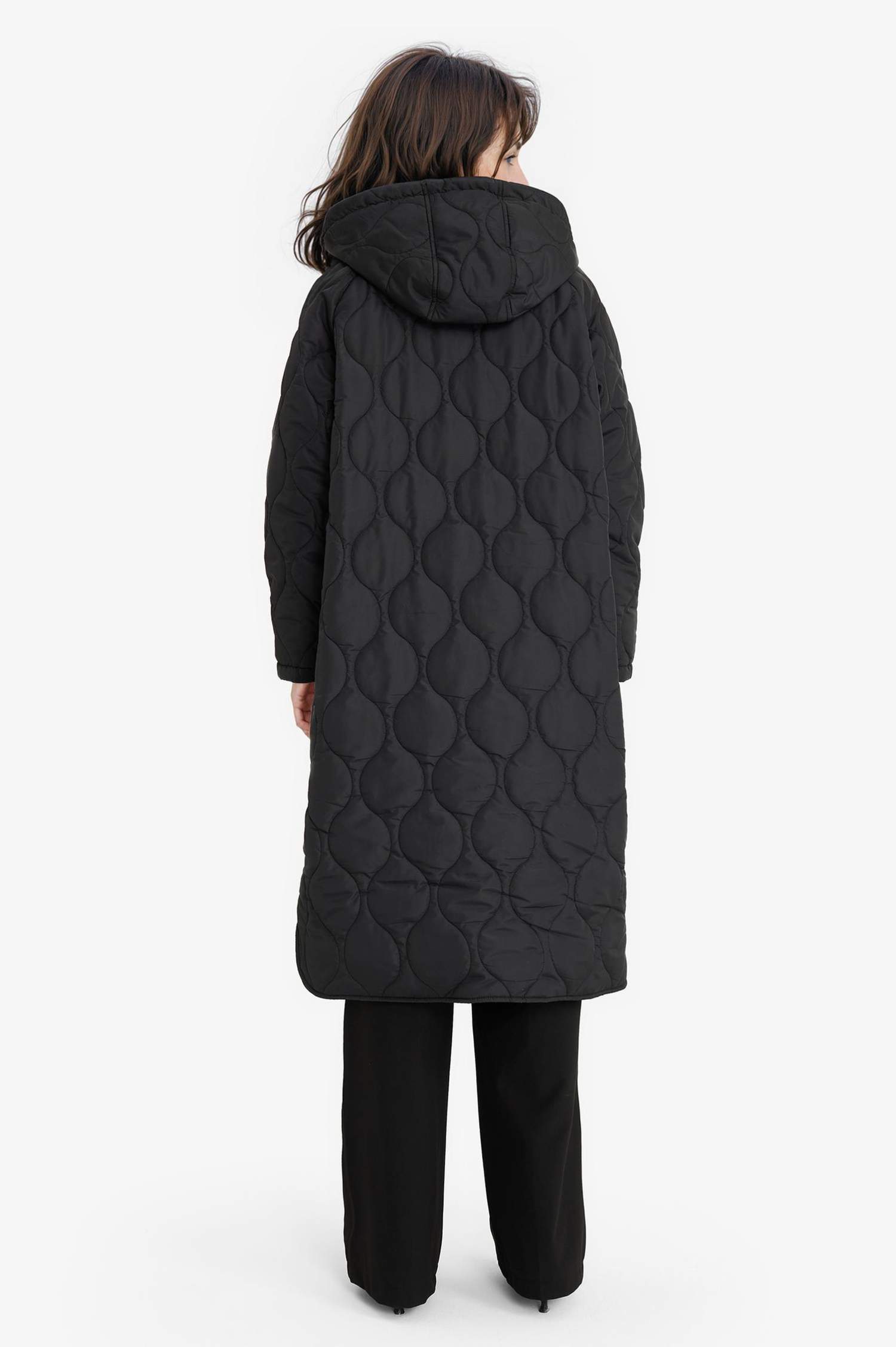 Regular Fit Kapüşonlu Çıtçıtlı Cepli Kapitoneli Parka