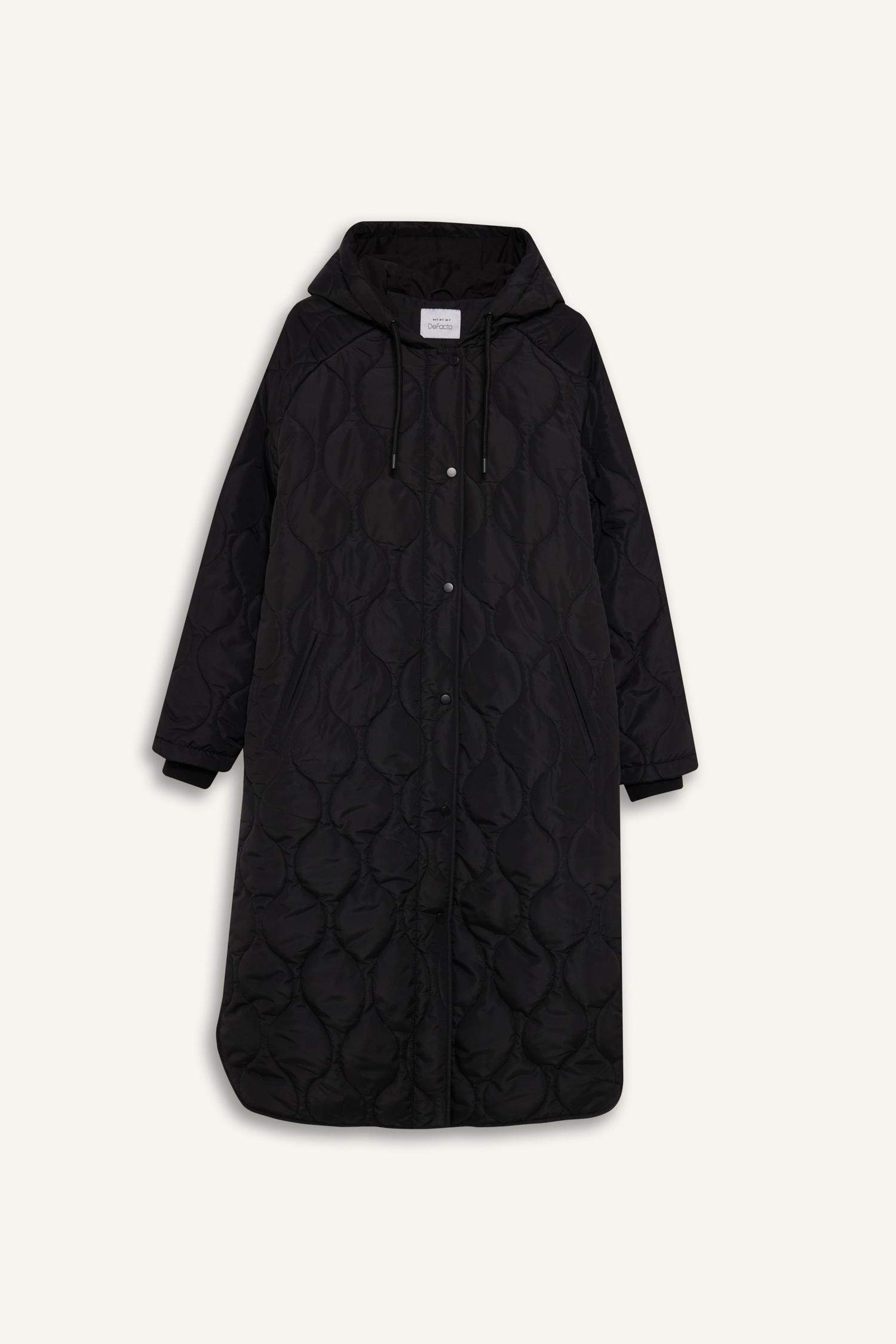 Regular Fit Kapüşonlu Çıtçıtlı Cepli Kapitoneli Parka