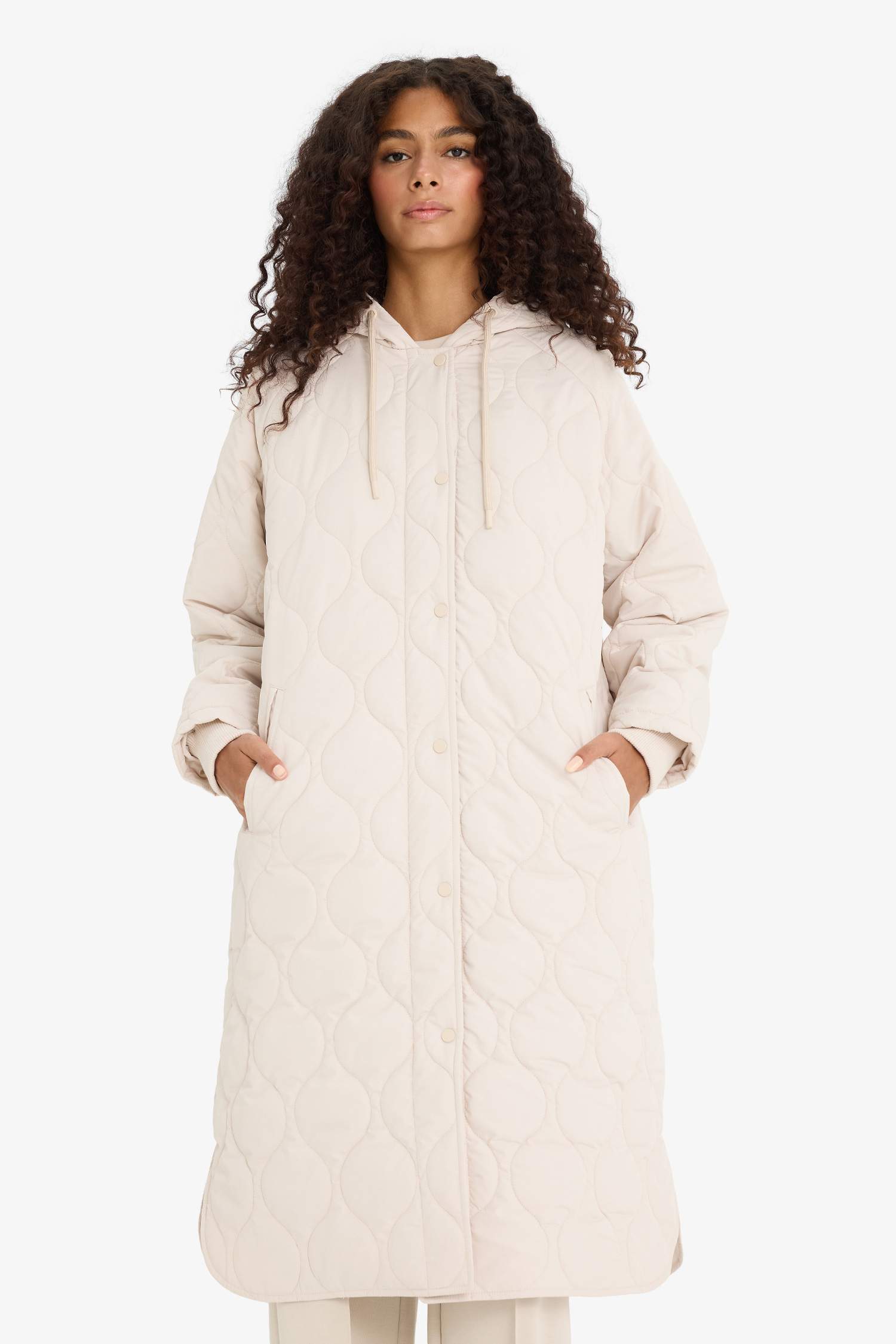 Regular Fit Kapüşonlu Çıtçıtlı Cepli Kapitoneli Parka