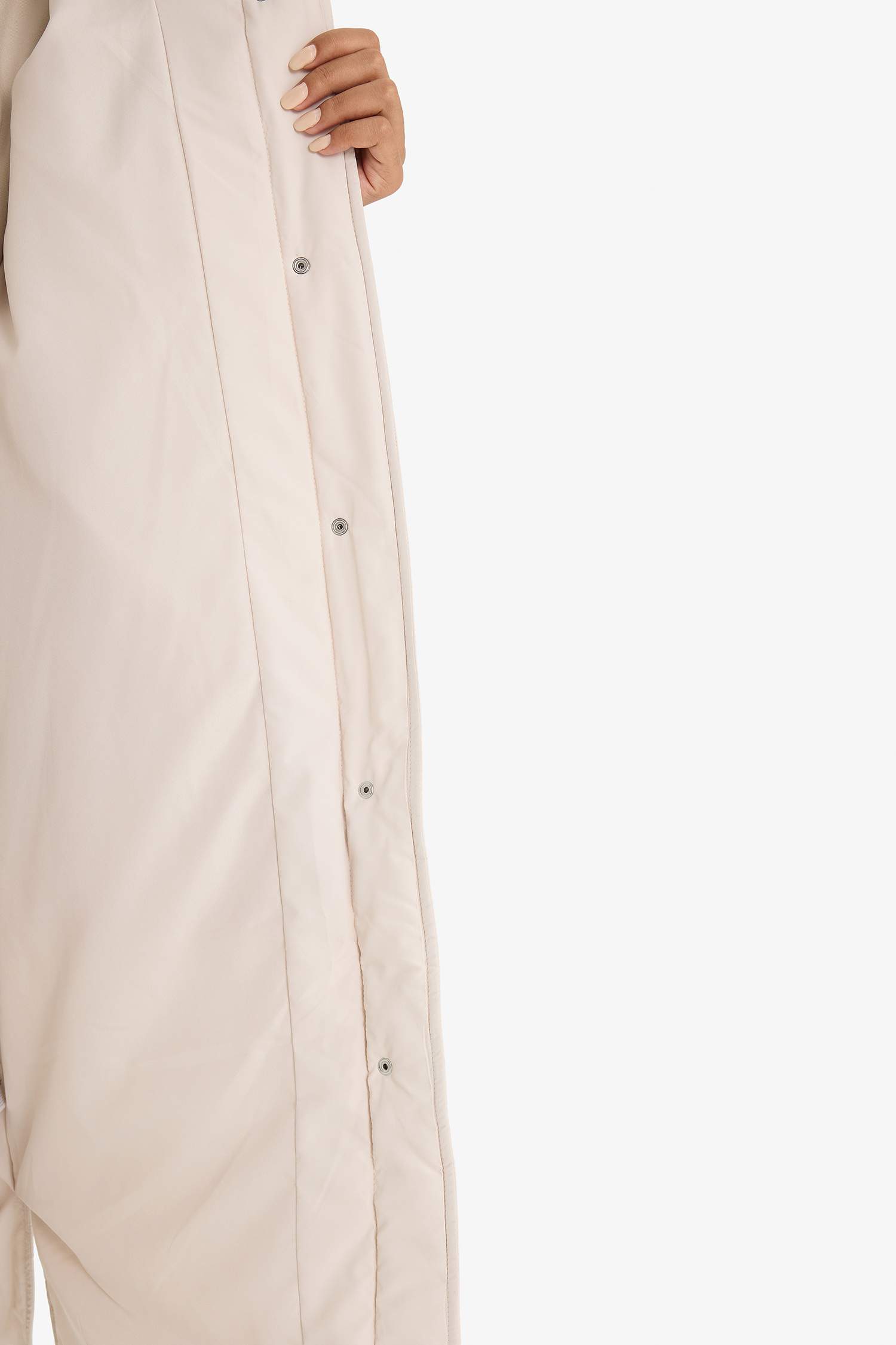 Regular Fit Kapüşonlu Çıtçıtlı Cepli Kapitoneli Parka