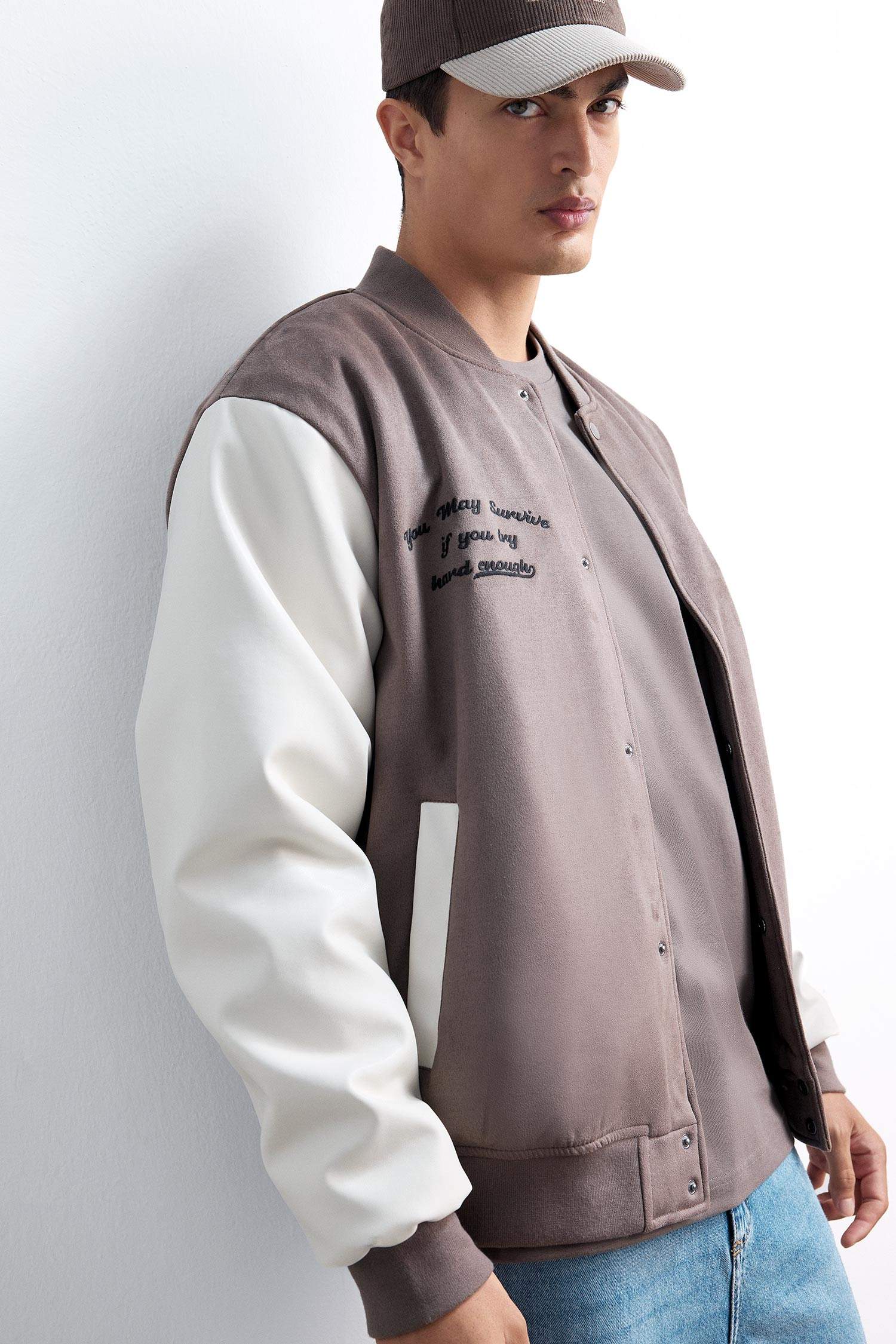 جاكيت بومبر شمواه مطرز اوفر سايز بياخة كوليج