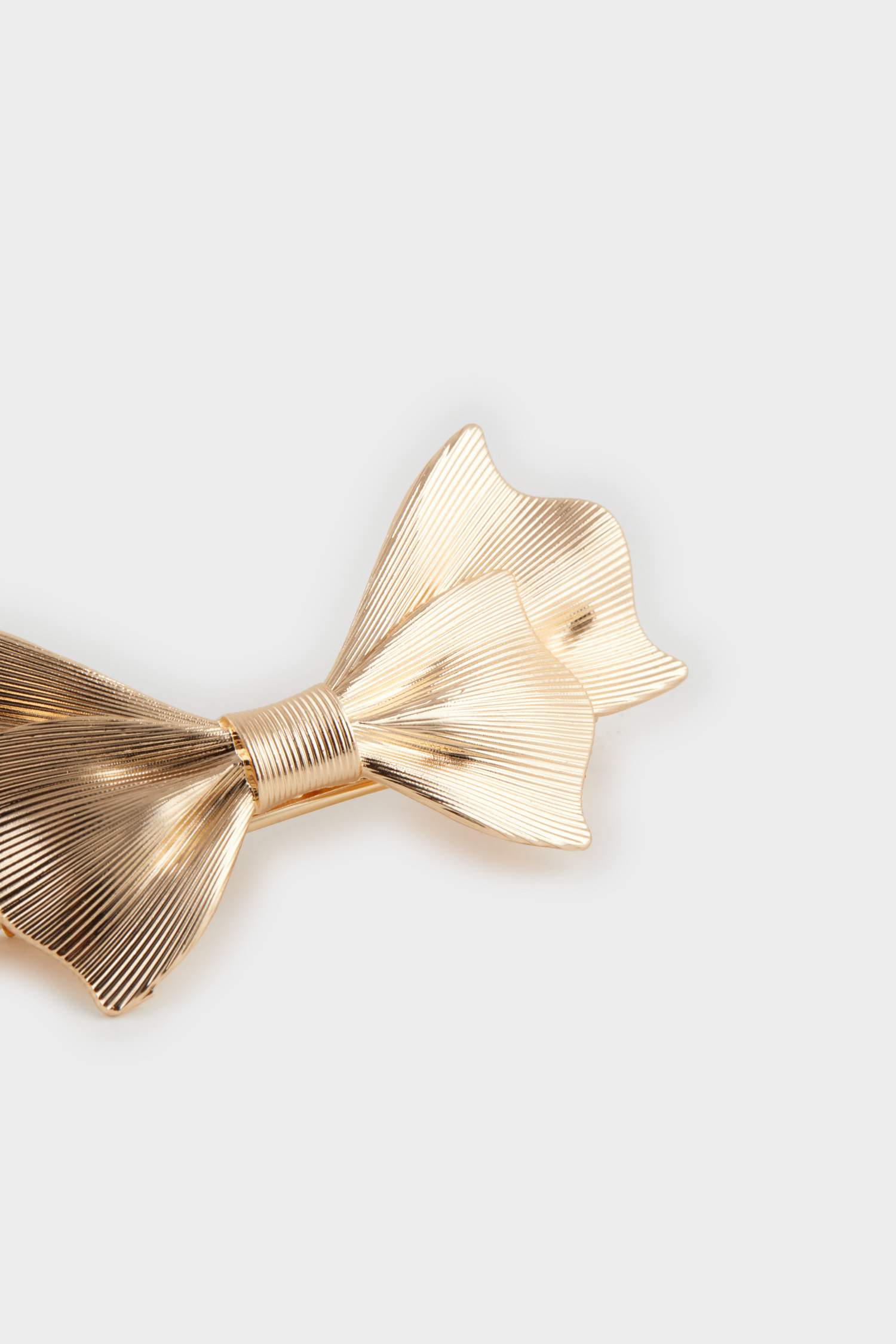 Woman Gold Ribbon Snap Clasp