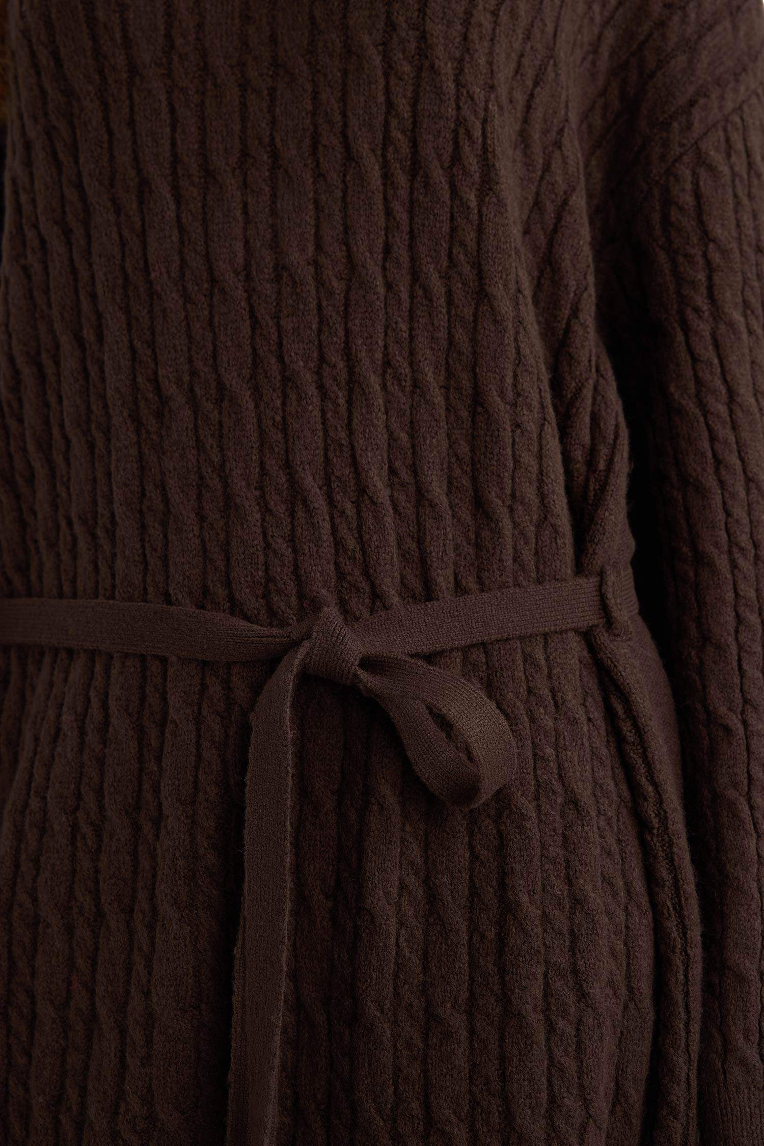 Robe en maille à manches longues et col rond Coupe régulière