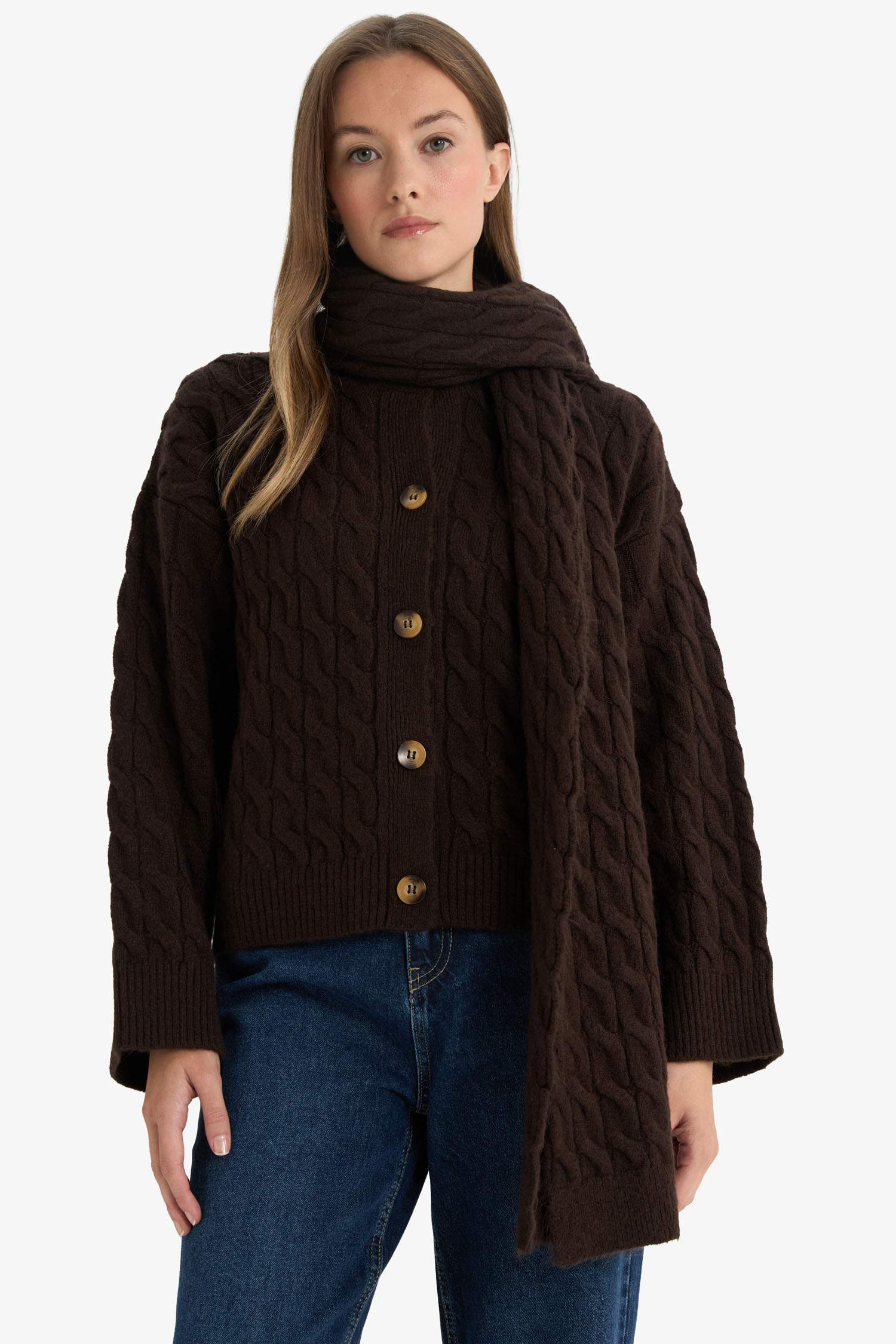 جاكيت تريكو قصة مريحة بياقة مستديرة