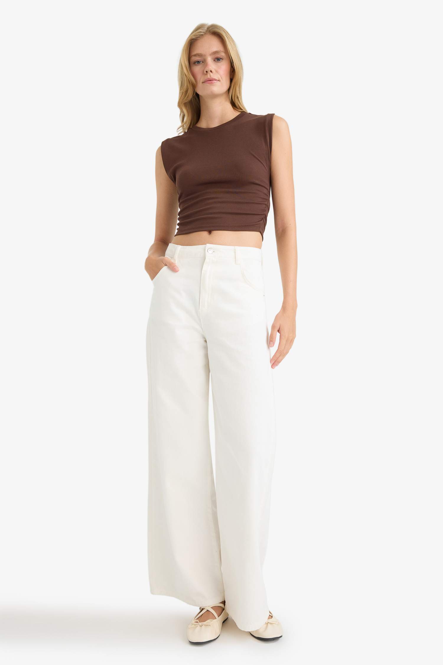 Slim Fit Dar Kesim Bisiklet Yaka Ribana Kolsuz Bluz