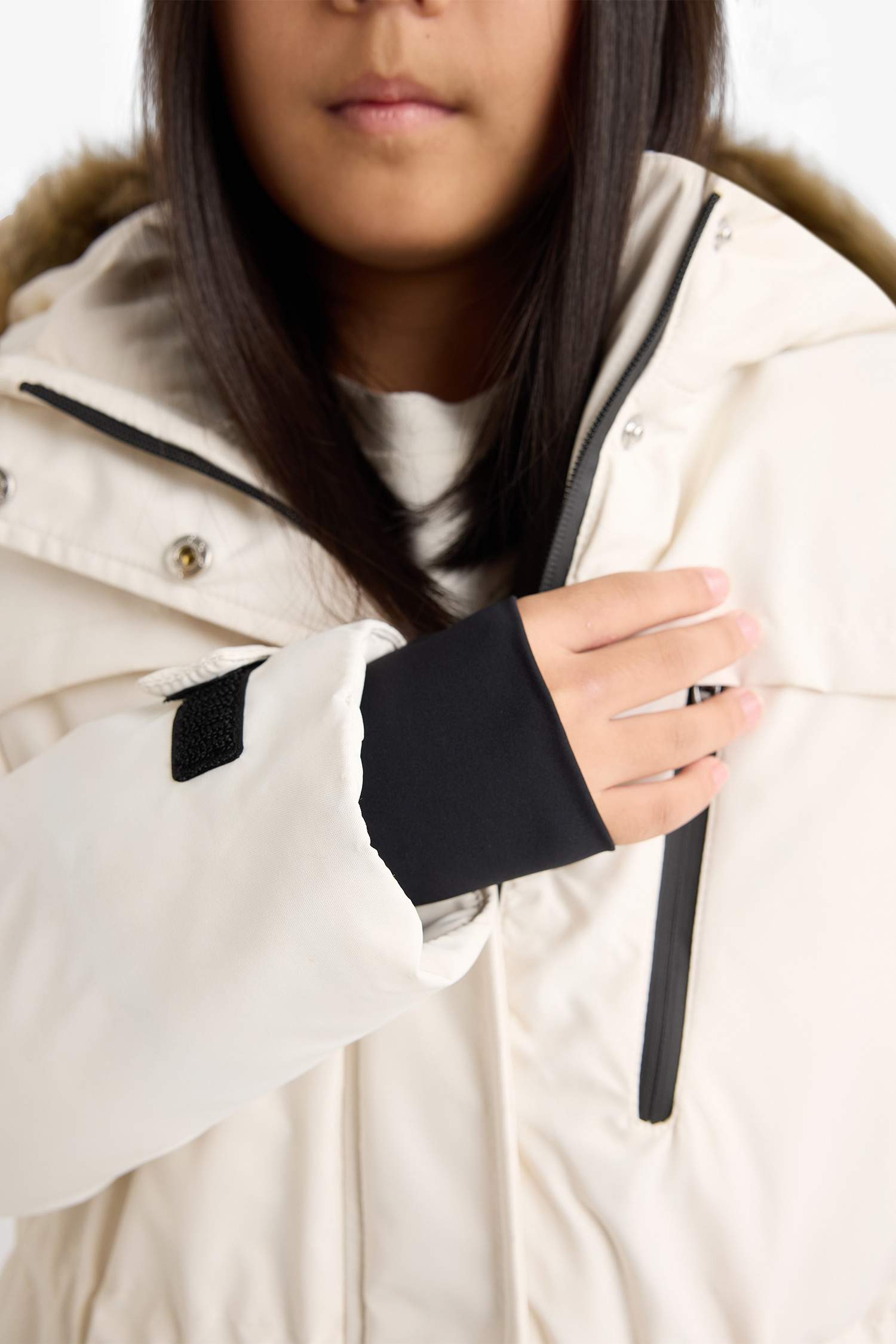 Девочка куртка с капюшоном и съемным искусственным меховым воротником