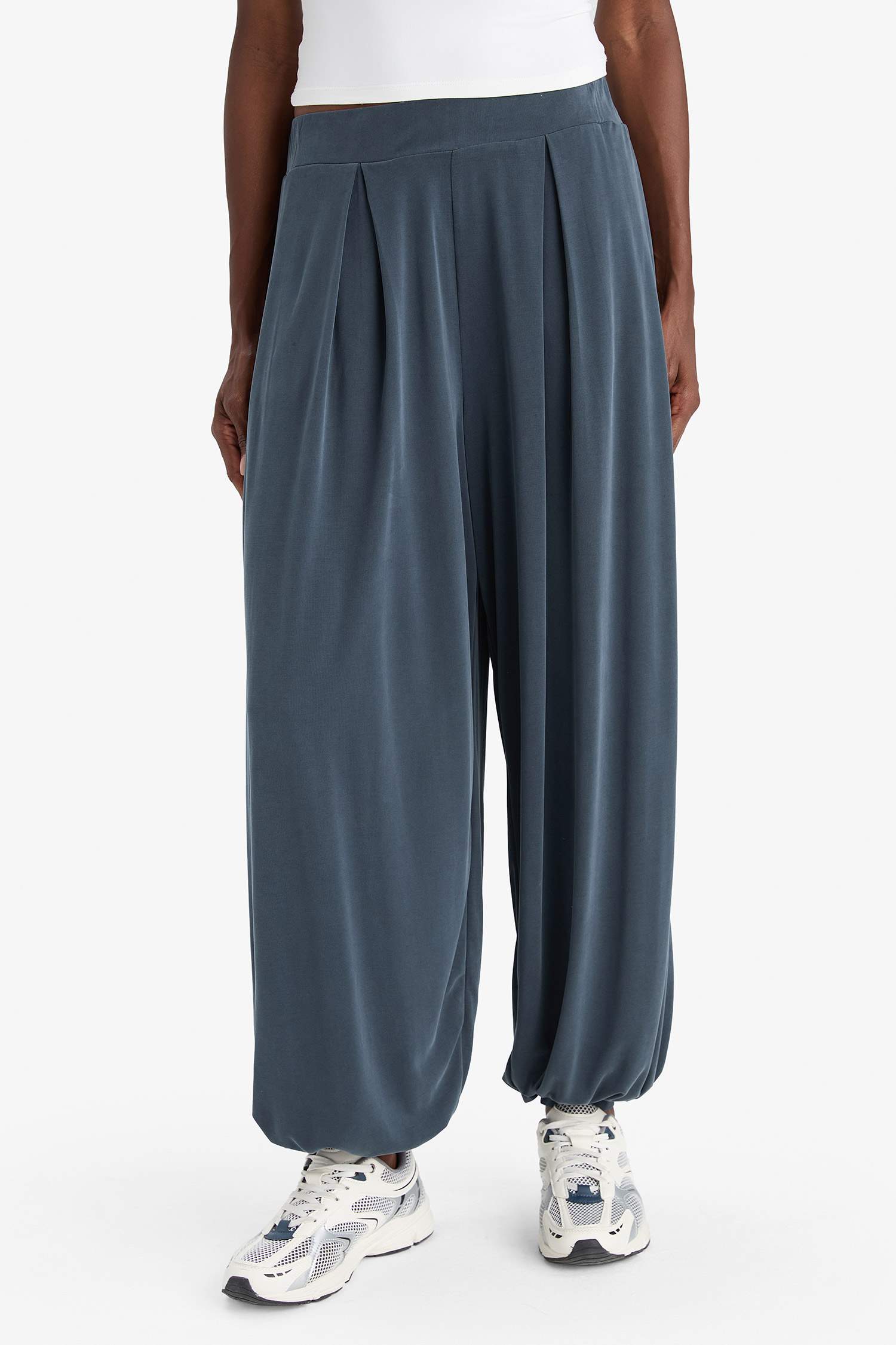 بنطرون رياضي اوفر سايز انكيل من DeFactoFit