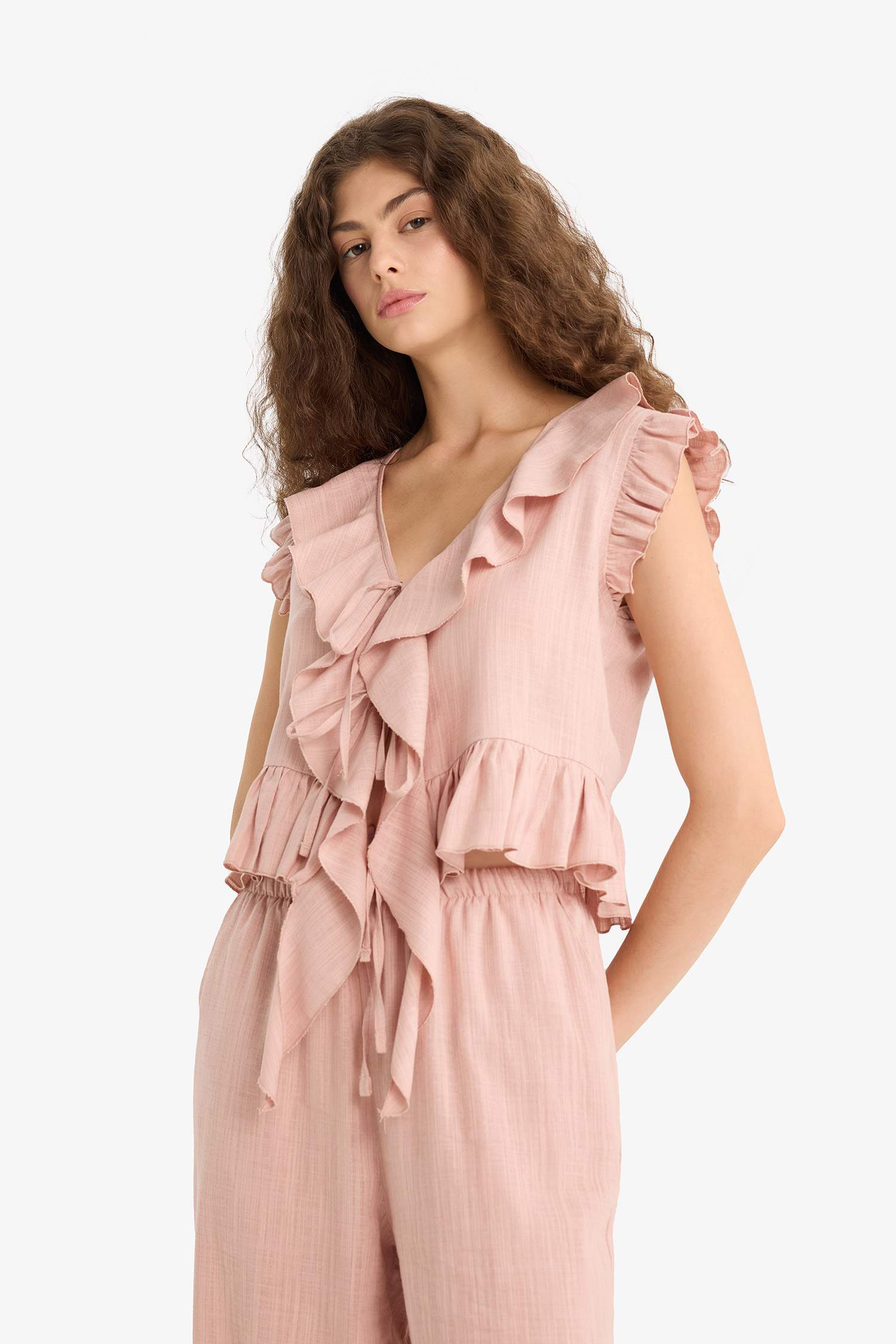 Regular Fit Dokulu Fırfırlı Kolsuz Bluz