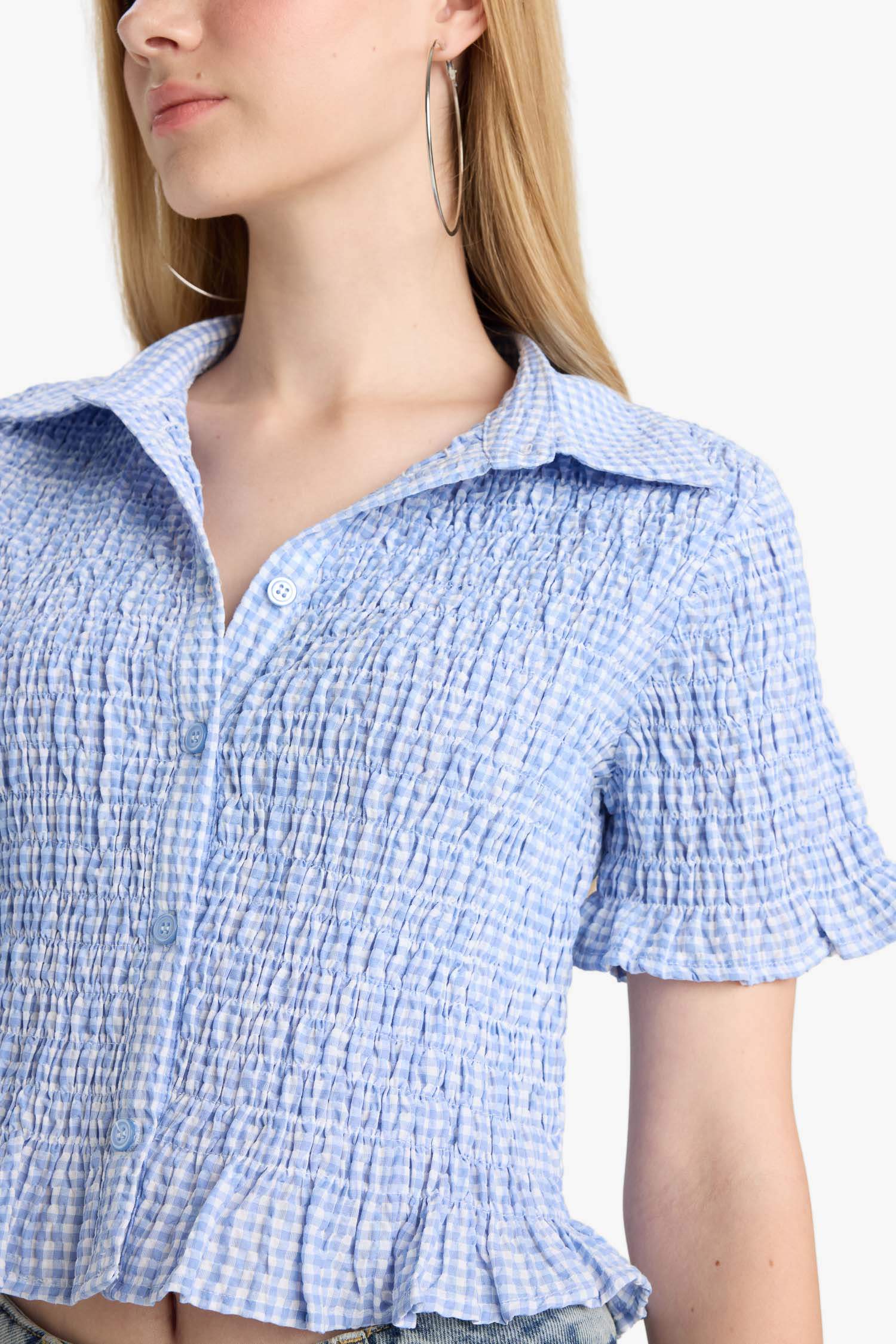 Fitted Textured Short Sleeve Shirt
