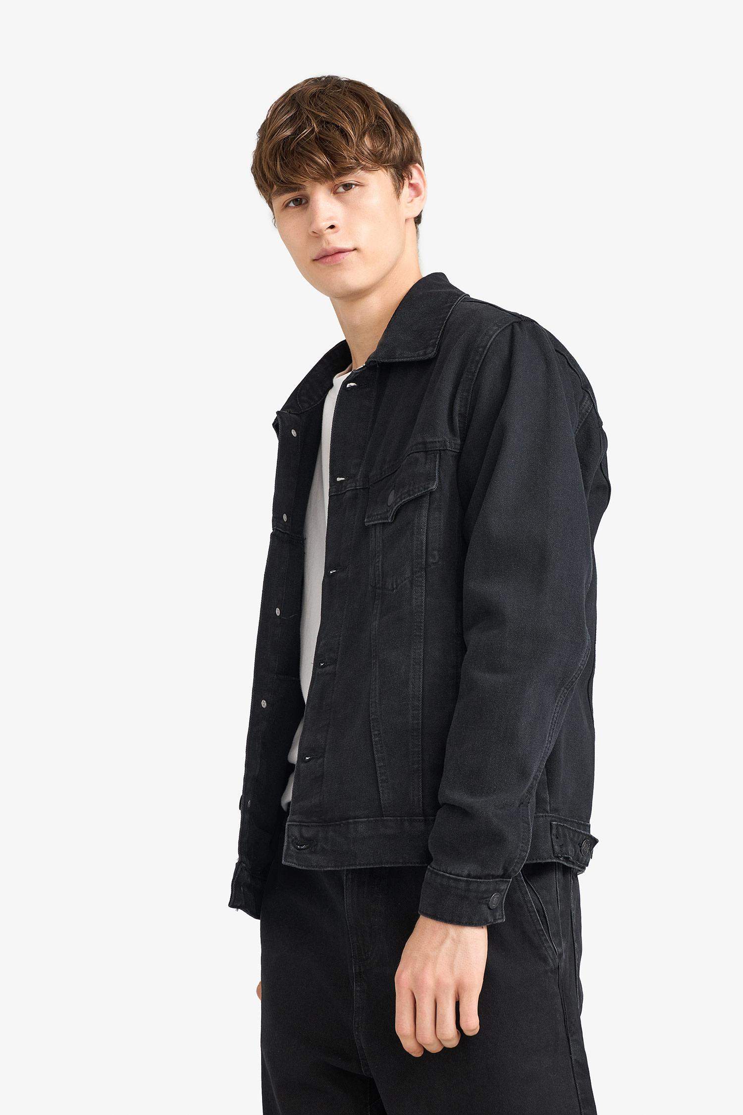 جاكيت جينز قصة عادية