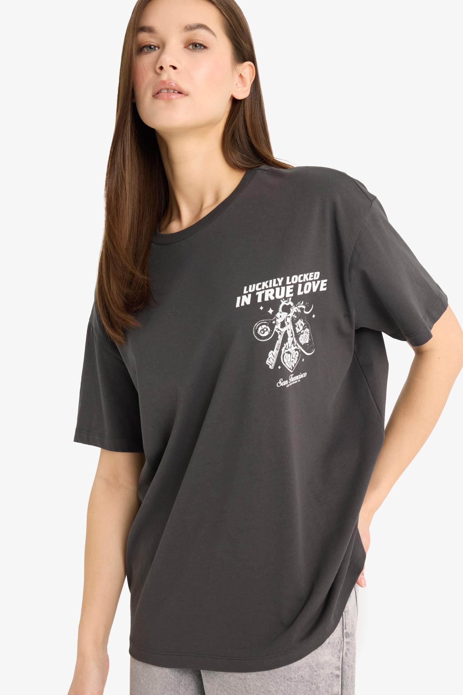 تيشيرت نص ردن اوفرسايز مطبوع قصة عادية بياخة مستديرة