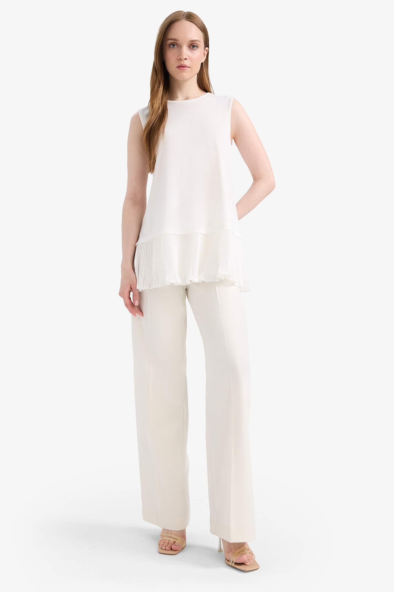 Regular Fit Bisiklet Yaka Basic Düz Kolsuz Pile Detaylı Tunik